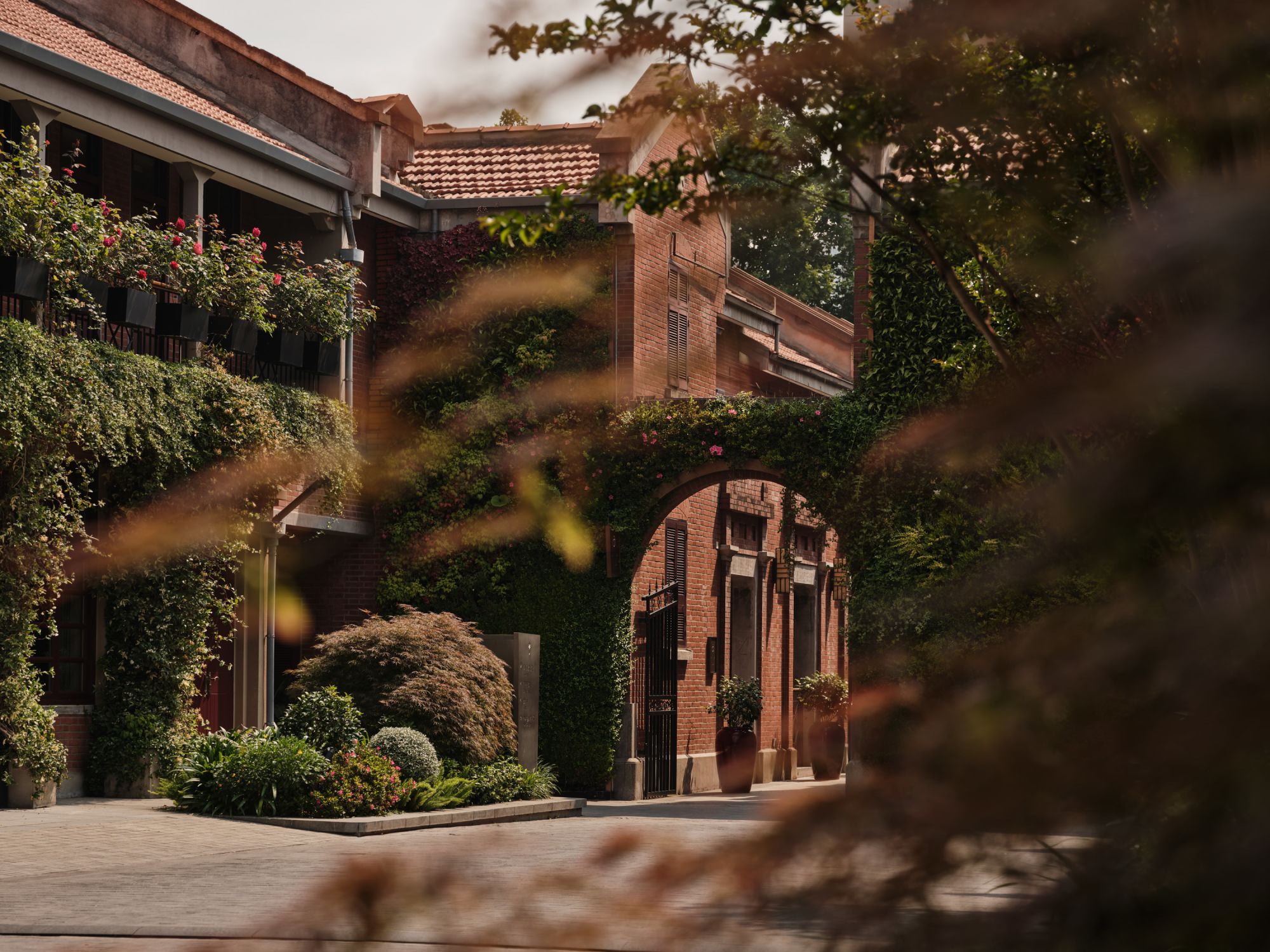 Capella Shanghai: Hotel Courtyard