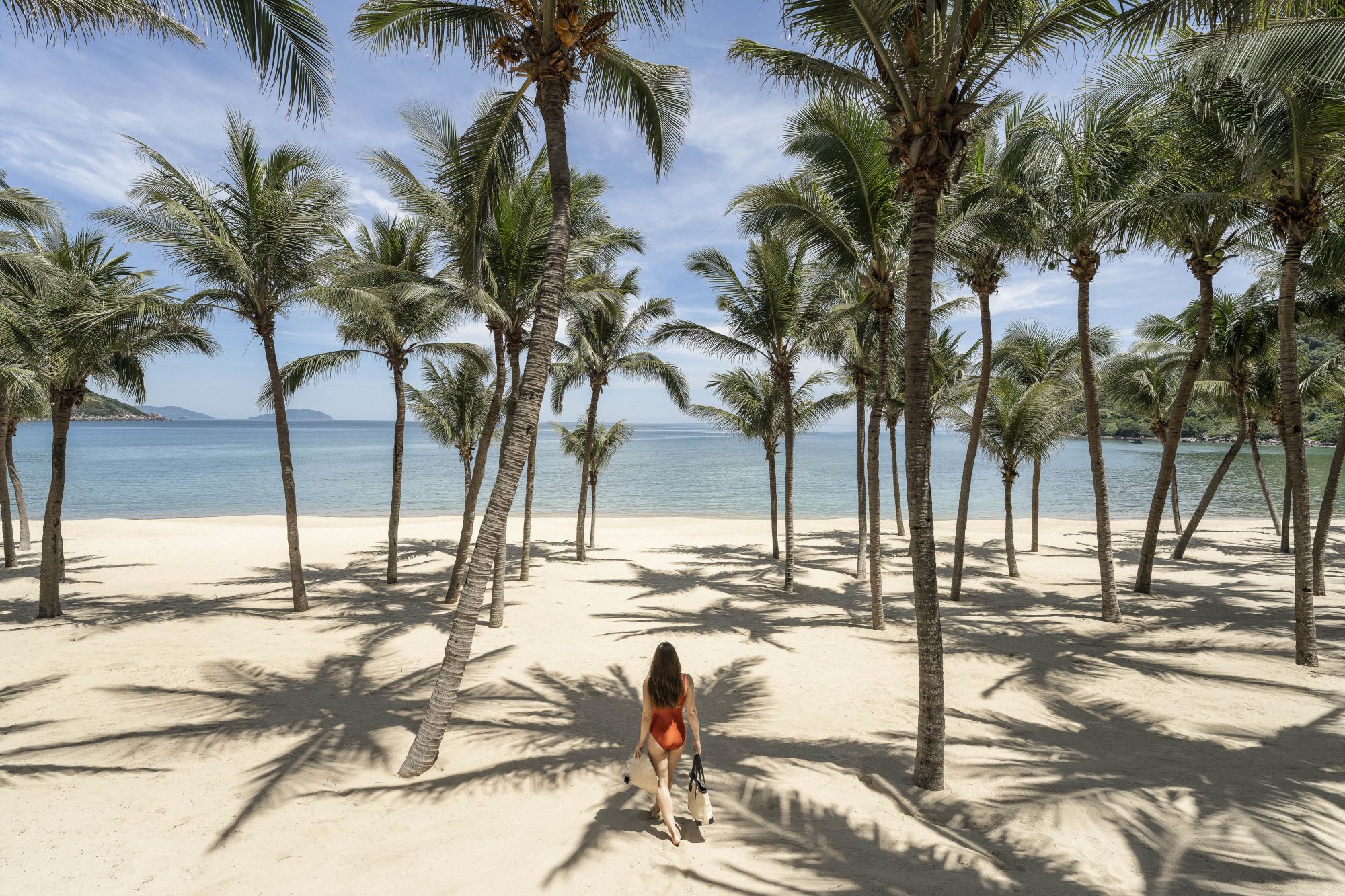 Zentralvietnam genussvoll erleben ab Hue: beach: Beautiful beach under palm trees
