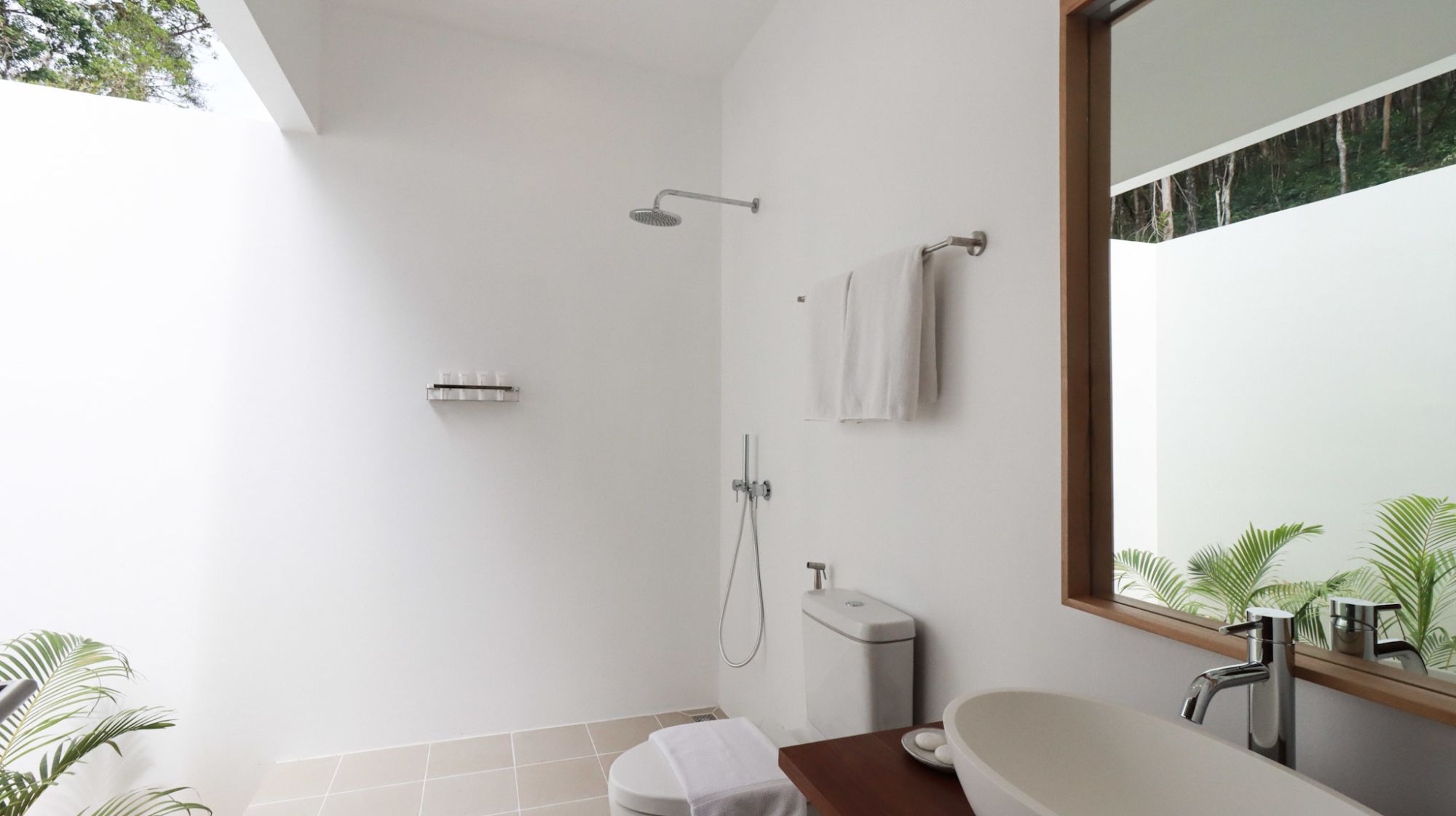 Island Center Point à Koh Rong Sanloem:  Hillside Deluxe | outdoor shower