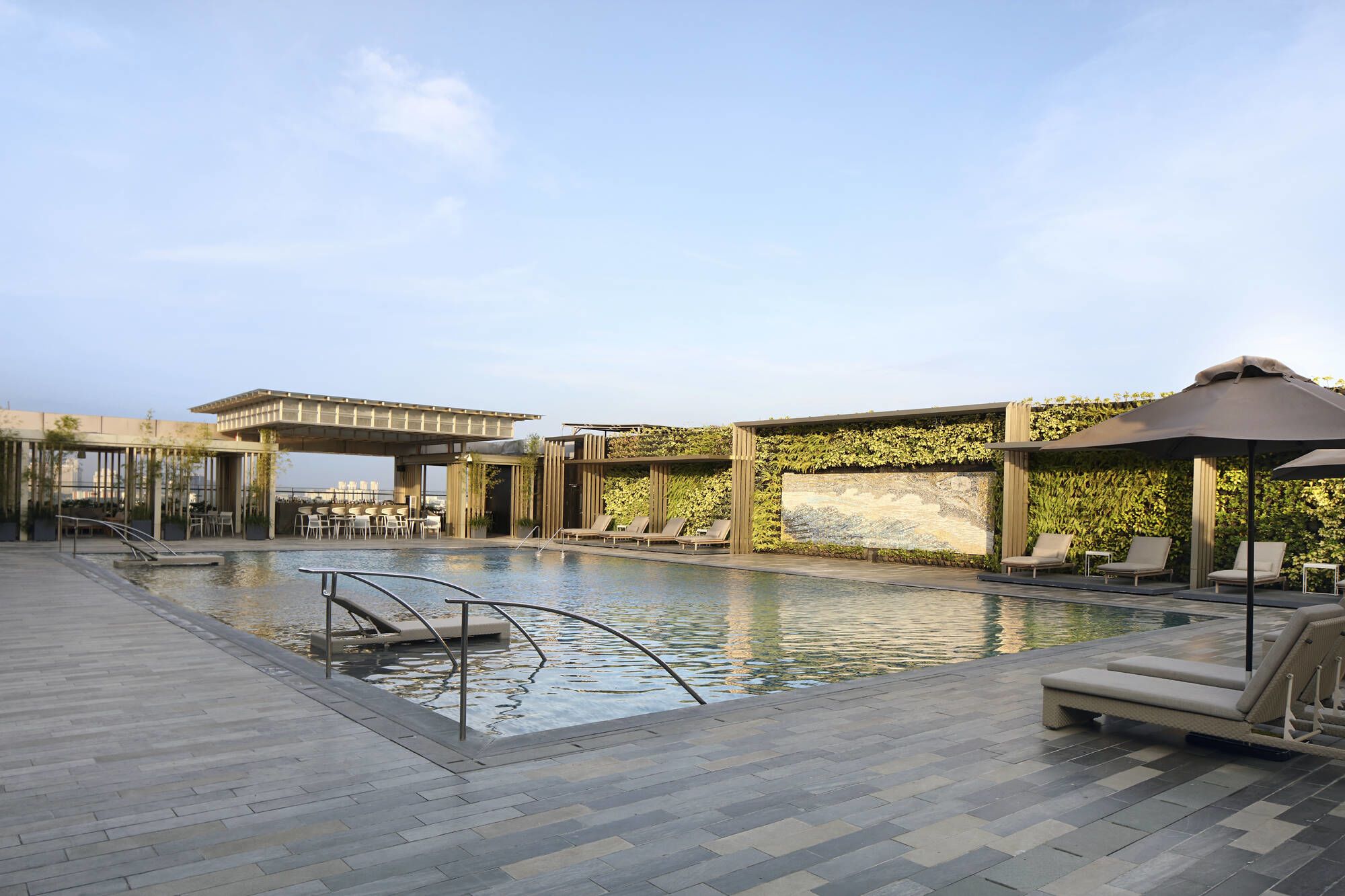 Okura Manila: Sora Rooftop Pool