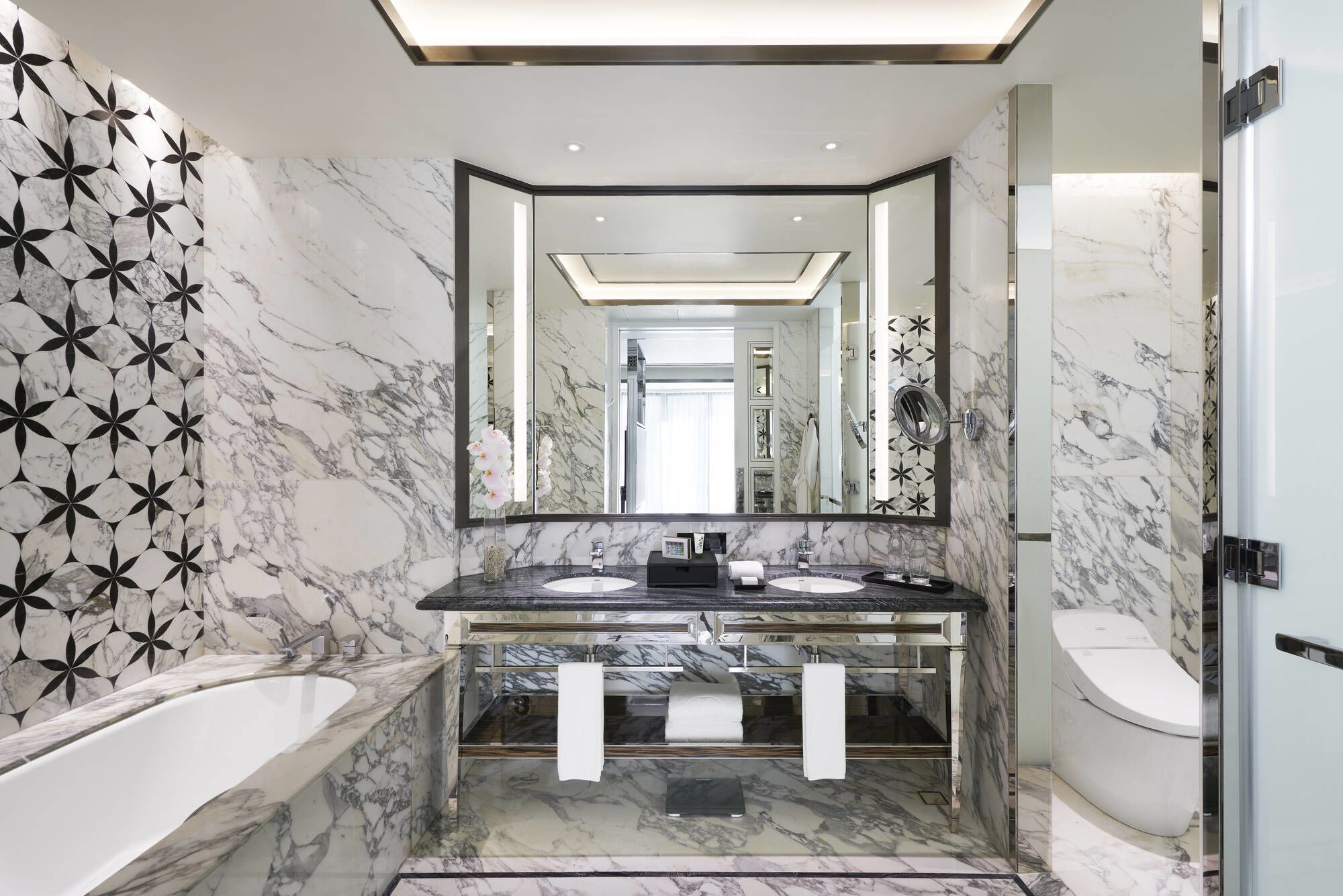 Okura Manila: Deluxe | Bathroom
