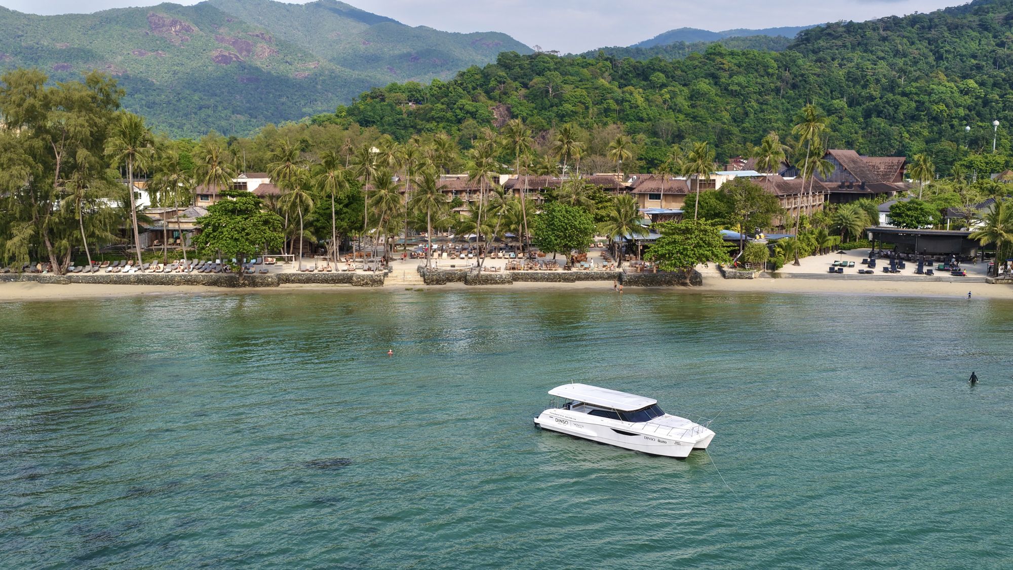 Dinso Resort & Villas Ko Chang Vignette Collection: Front View & Cruise