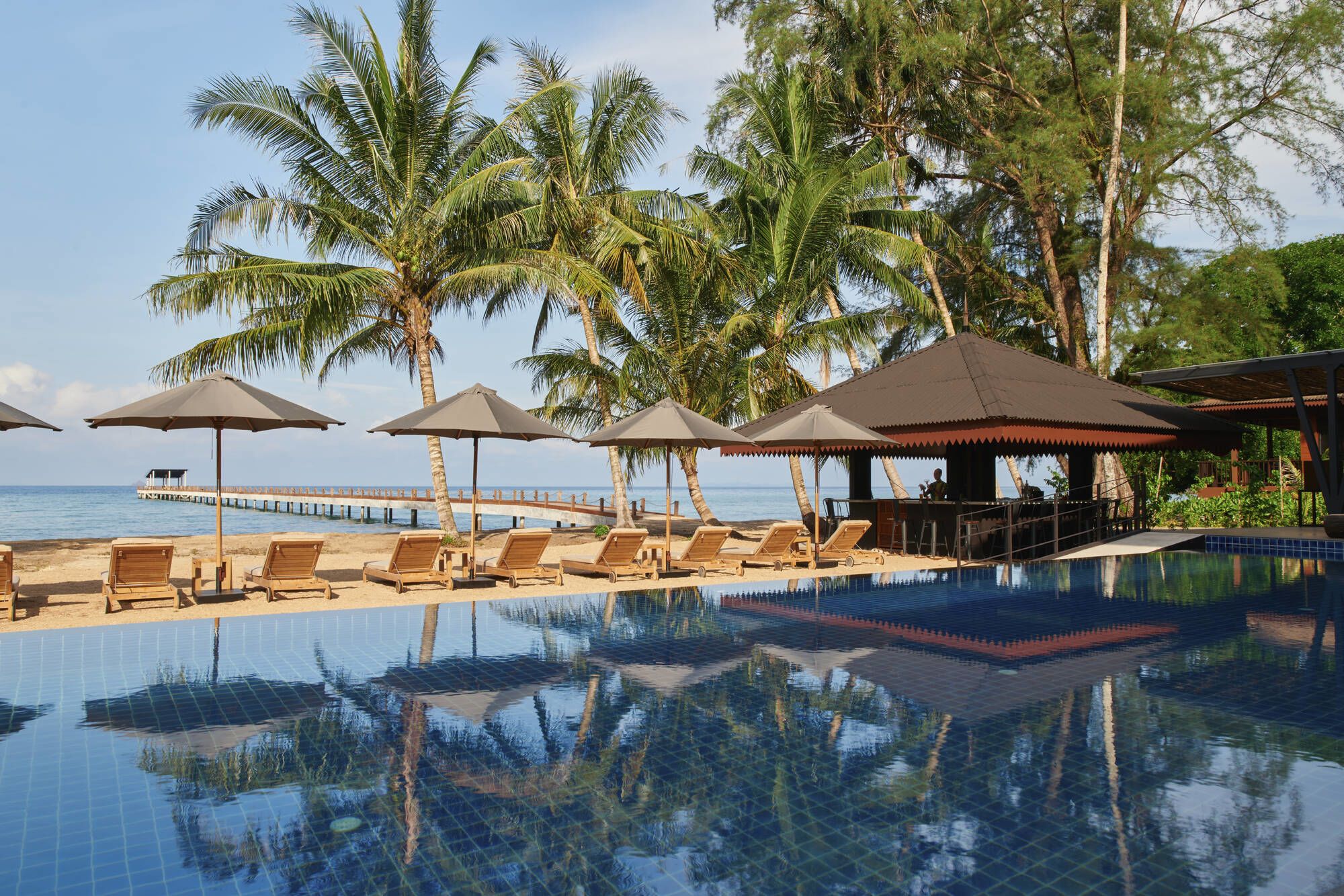 The Boathouse Pulau Tioman: Pool & Beach Bar