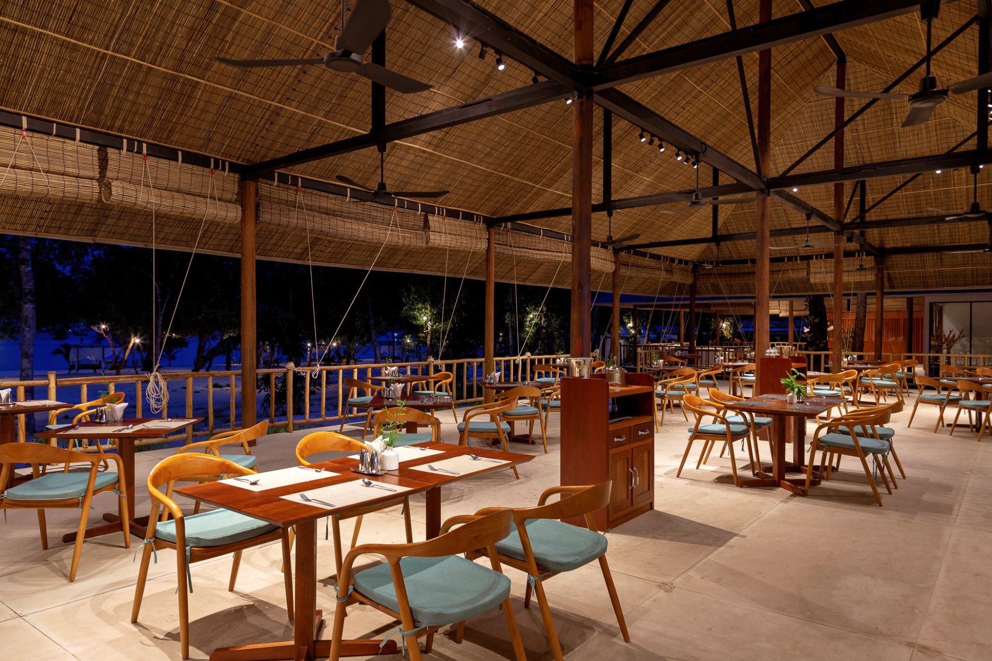 Island Center Point in Koh Rong Sanloem:  Restaurant