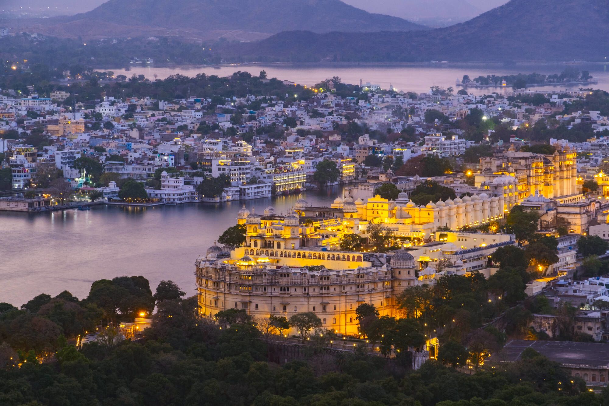 Indien für Geniesser ab Delhi: Udaipur City Palace with Lake Pichola