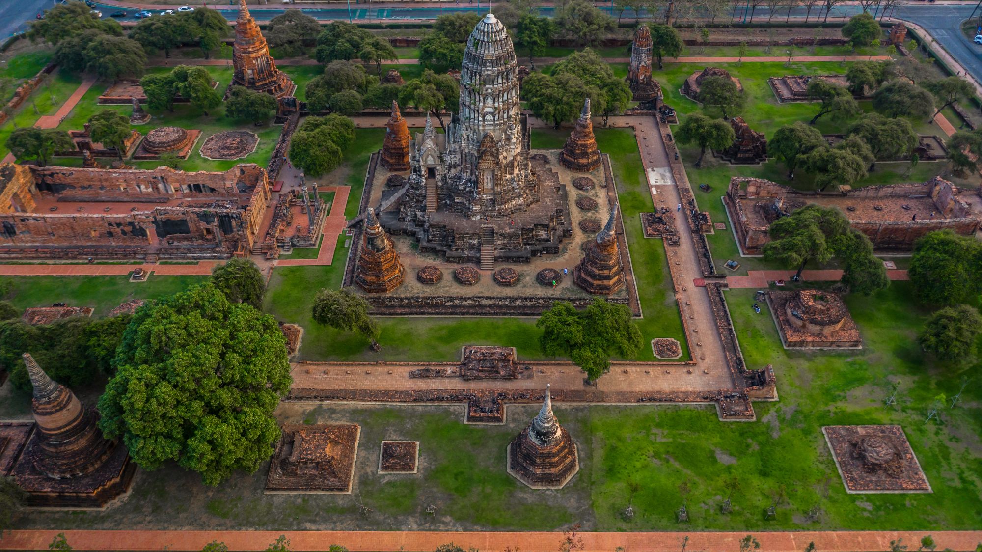 Thailand für Geniesser ab Bangkok: Ayutthaya Historical Park view from above