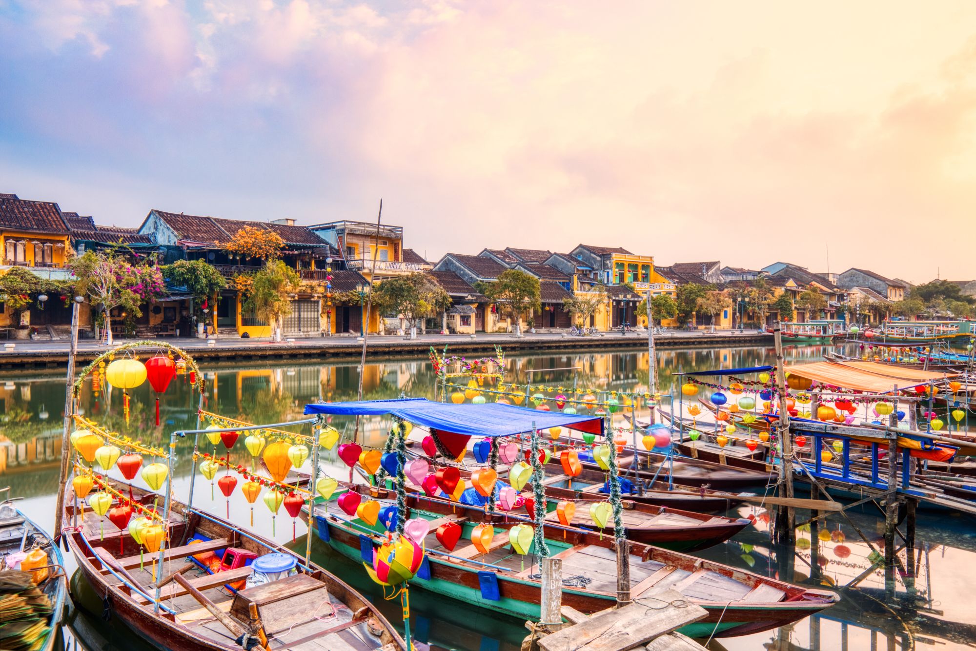 Zentralvietnam genussvoll erleben ab Hue: Decorated Boats on the River, Hoi An