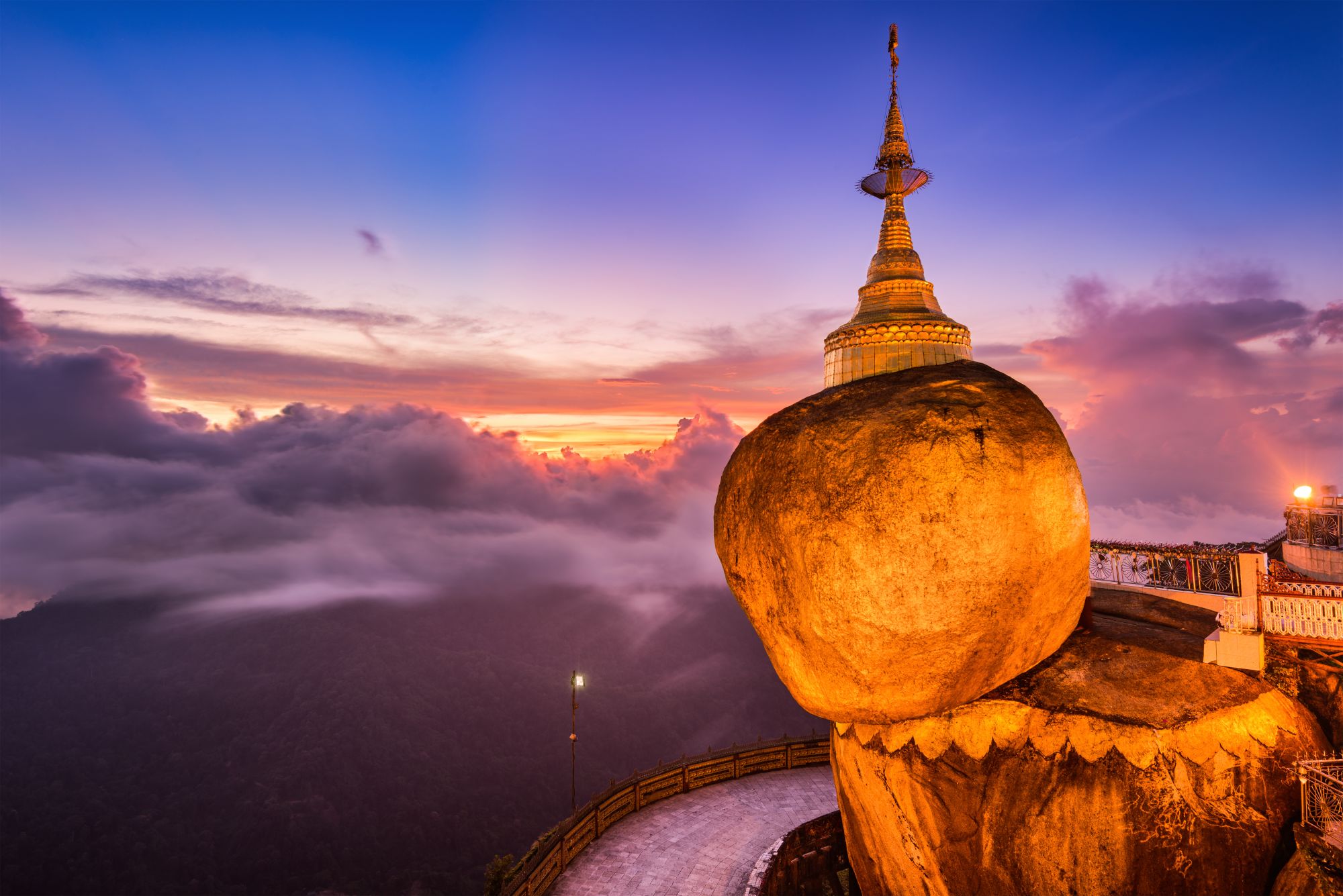 Fascination du sud du Myanmar de Yangon: Golden Rock