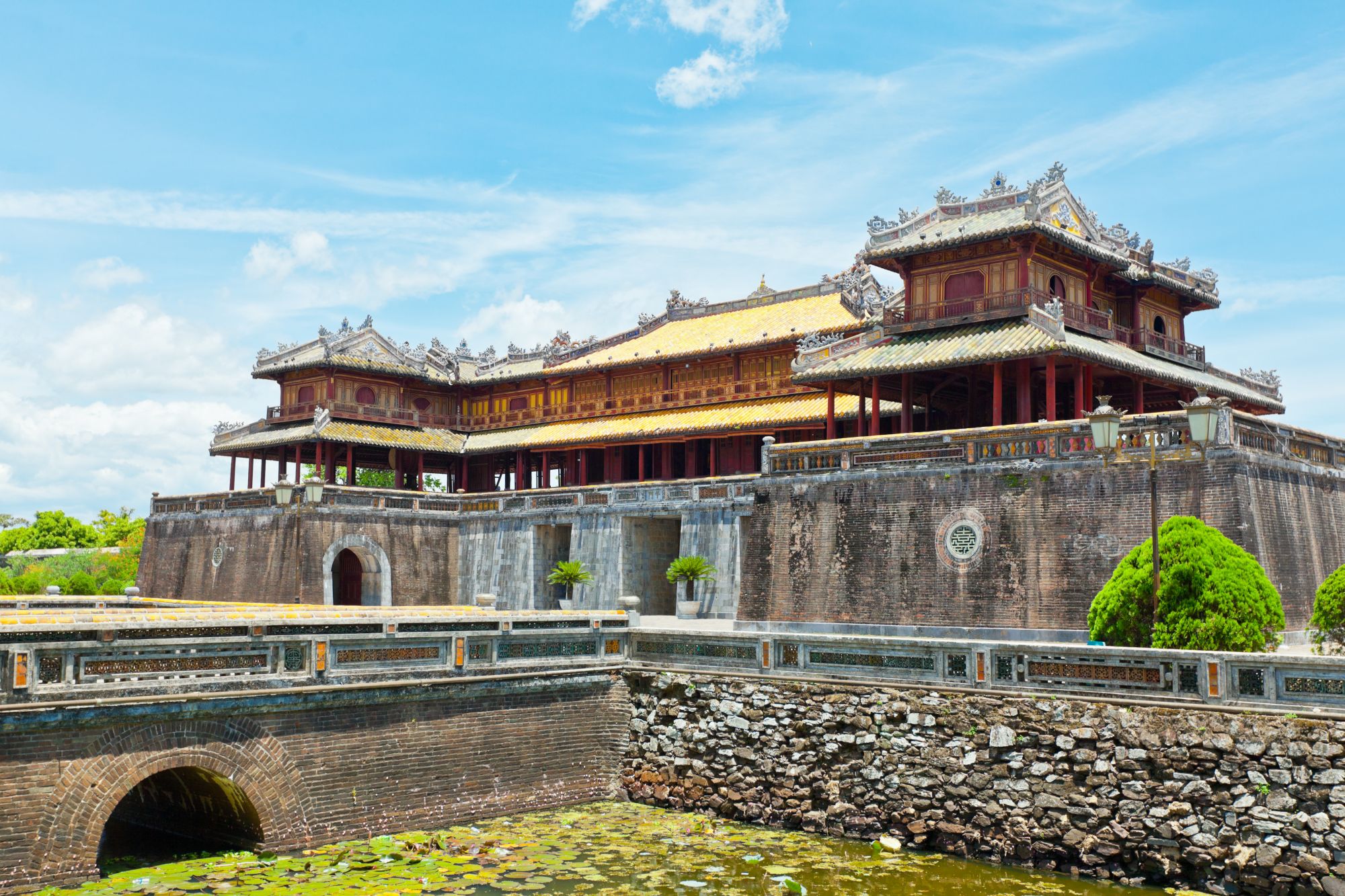 Les hauts lieux du Vietnam de Hanoi: Hue: Citadel on the Northern bank of the Perfume River
