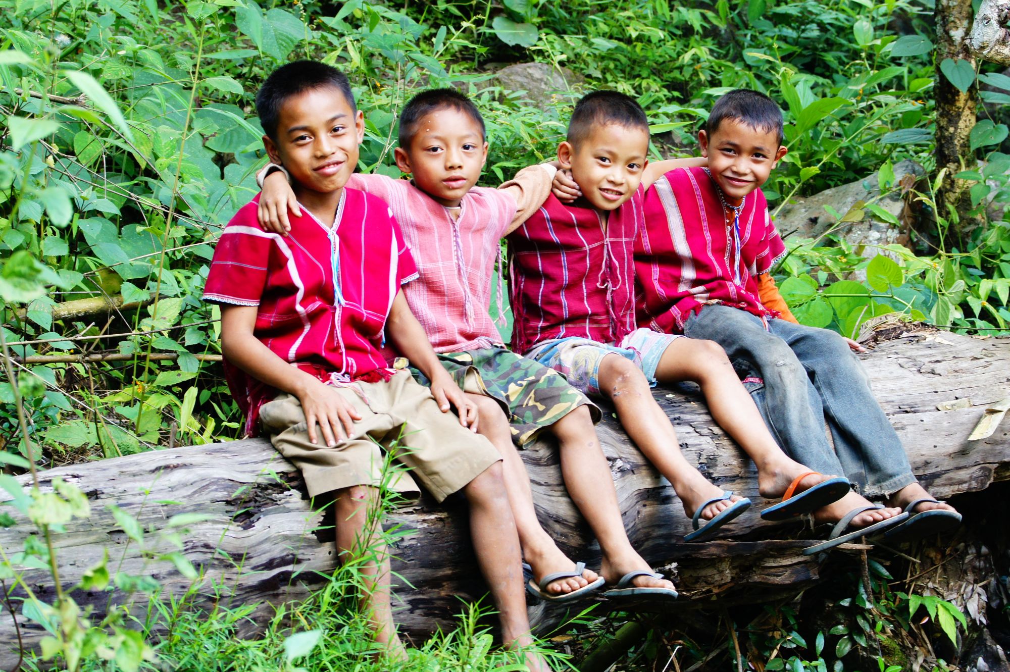 Le Triangle d'Or de Chiang Mai: Northern Thailand: boys having fun