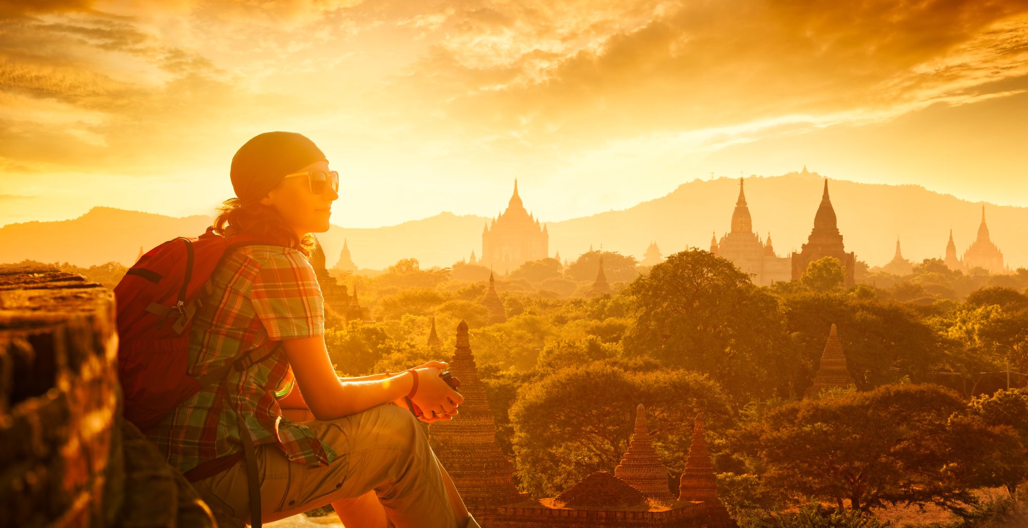 Découverte active du Myanmar de Yangon: exterior: beach: beach: Bagan Sunset with Traveller