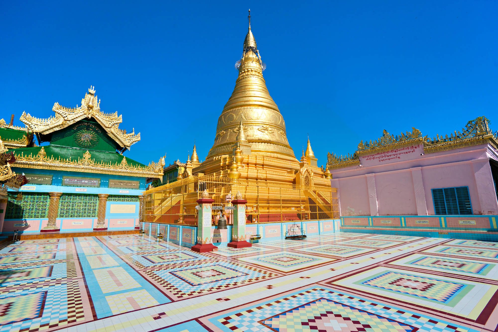 Myanmar - Land der Tempel und Pagoden ab Mandalay: Mandalay Sagaing Hill Golden Pagoda