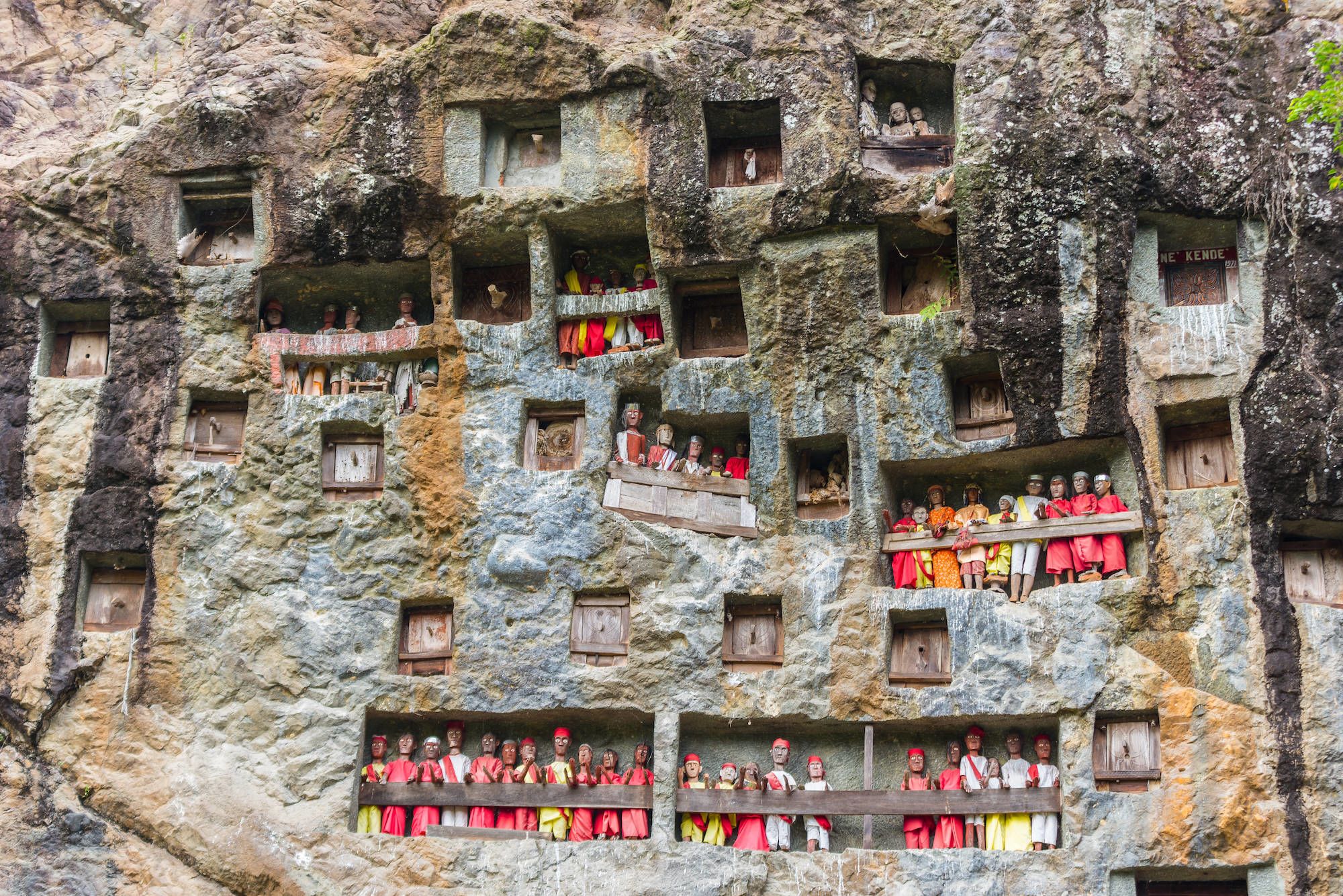 Sulawesi-Torajaland Rundreise ab Makassar: Sulawesi Toraja Lemo Graves