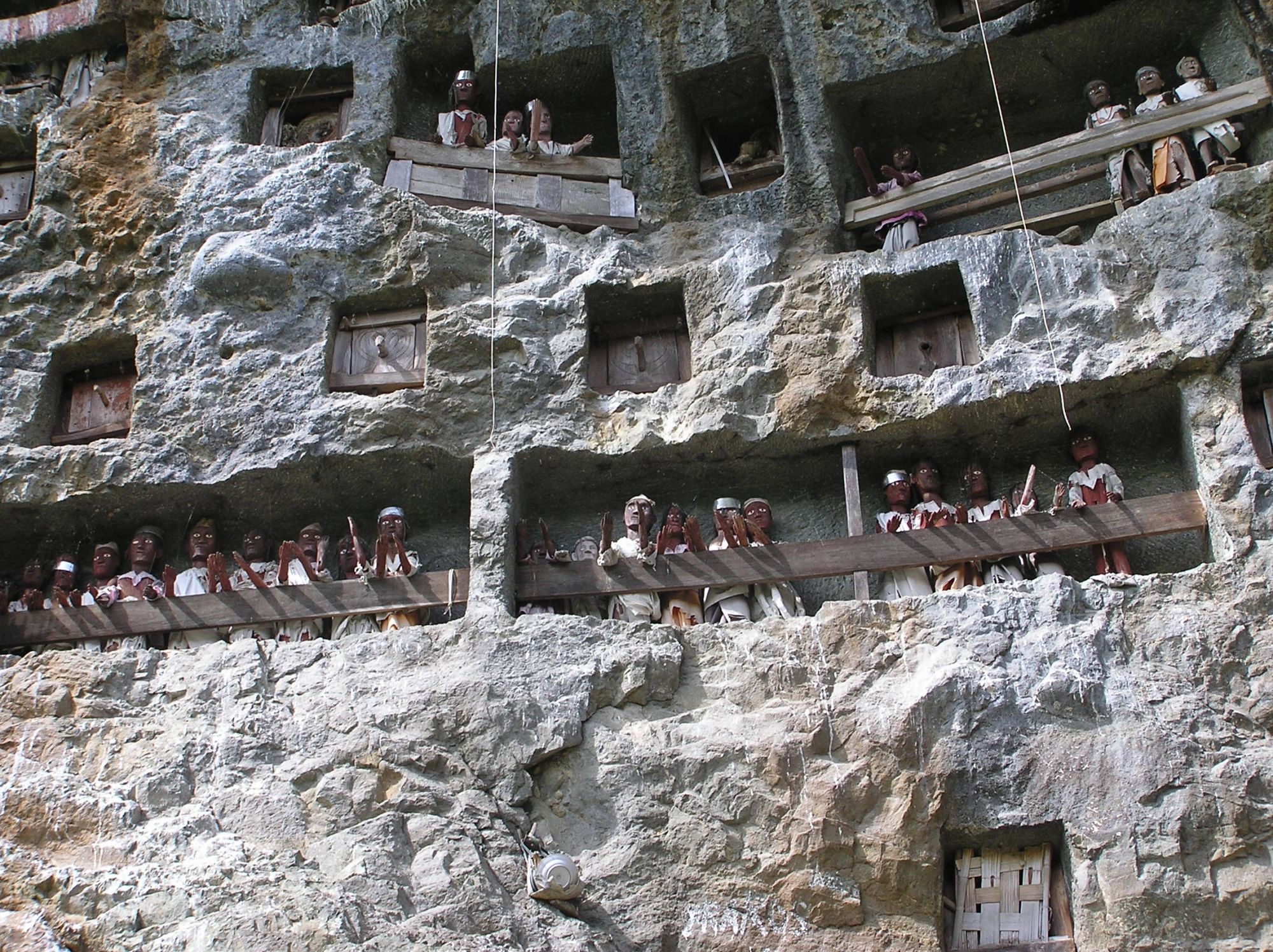 Sulawesi-Torajaland Rundreise ab Makassar: Sulawesi Toraja Lemo Graves