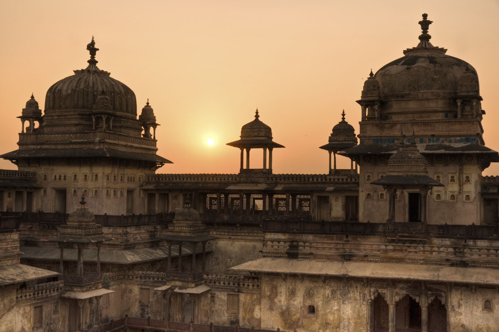 Voyage vers le Gange sacré de Delhi: Orchha: Palace during sunset