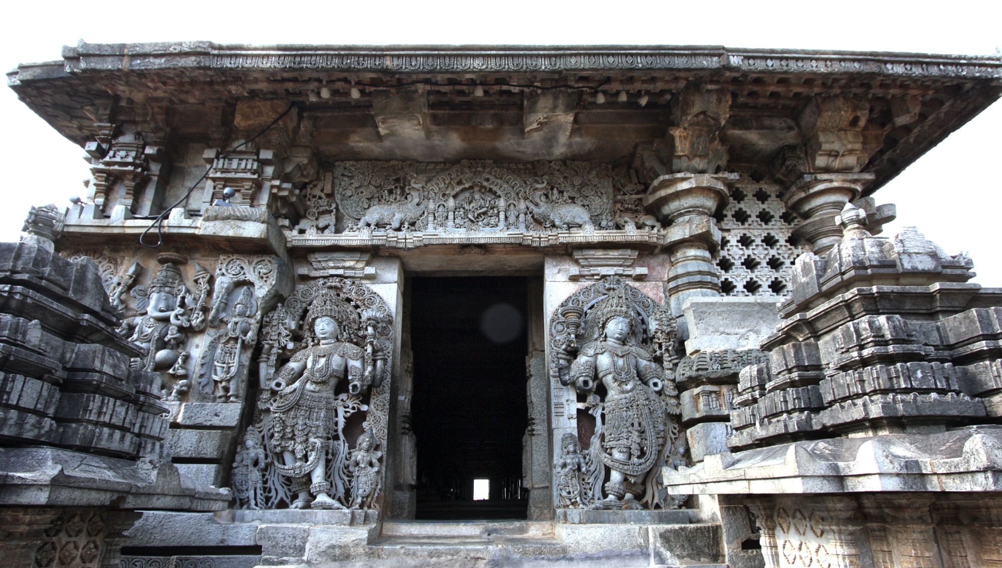 Trésors culturels du Karnataka de Bengaluru: Halebid: entrance to temple