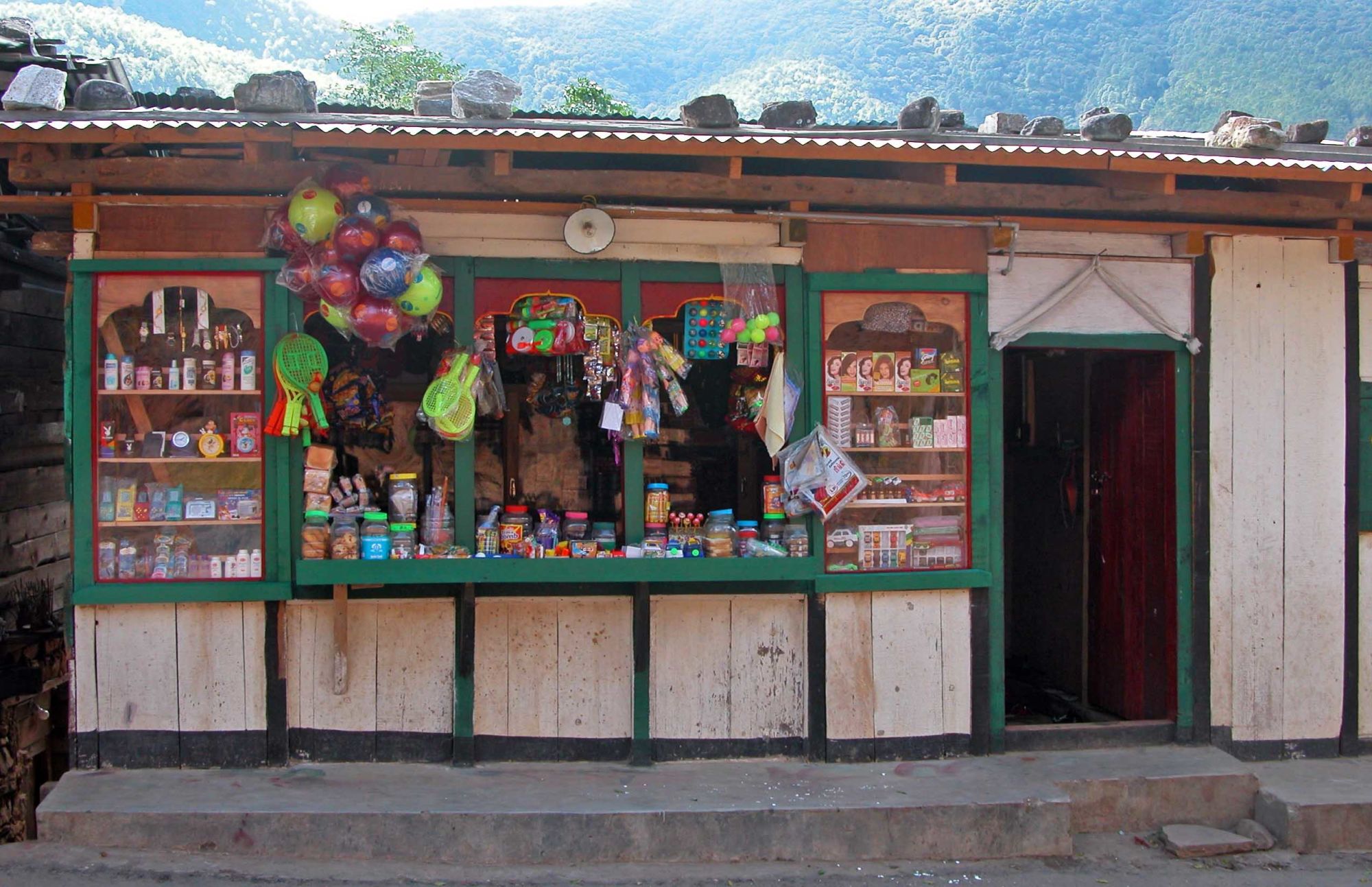 Im Land des Donnerdrachens ab Paro: Bhutan Shop
