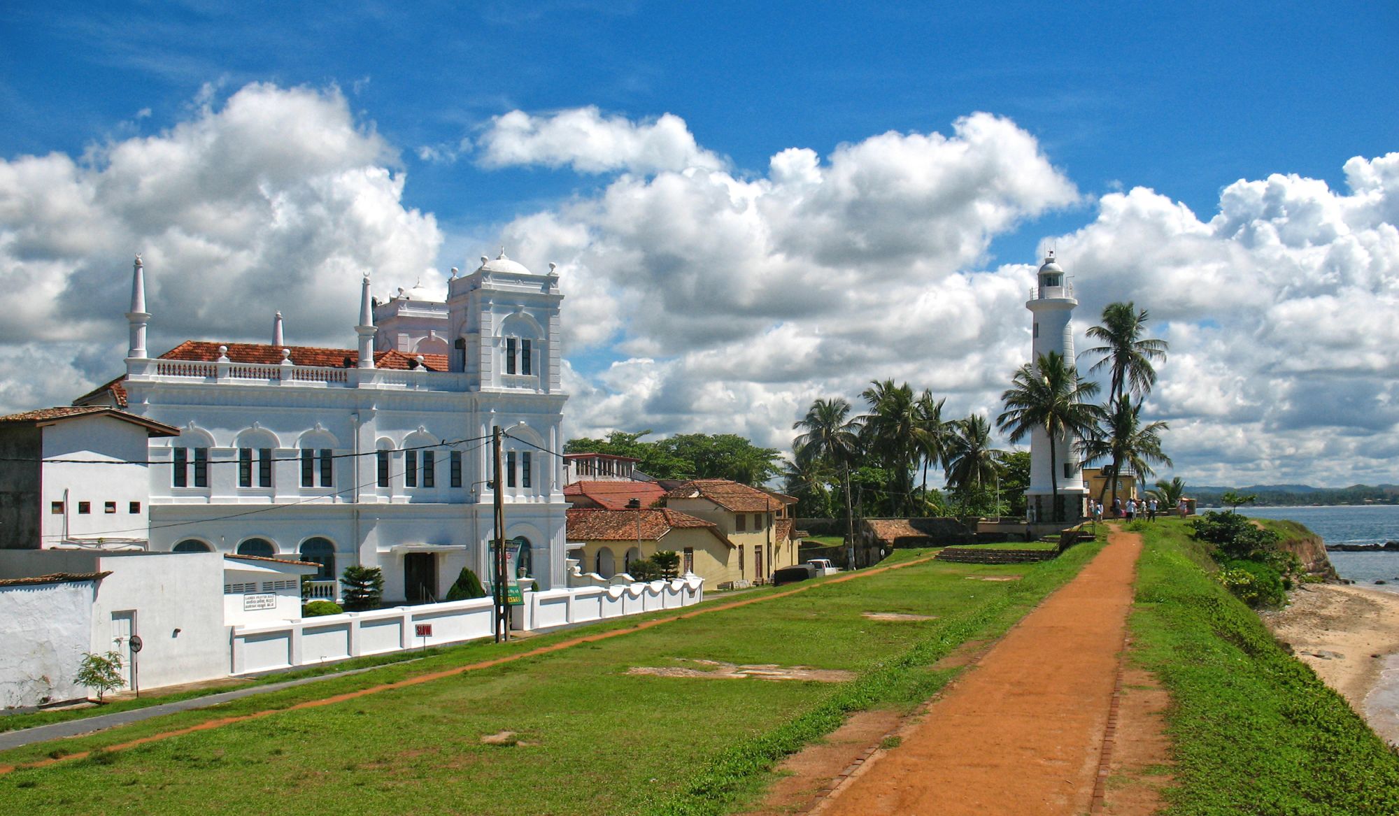 Uga Chena Huts - Yala Nationalpark Safari - 3 Tage ab Colombo: Galle: Watchtower in the back