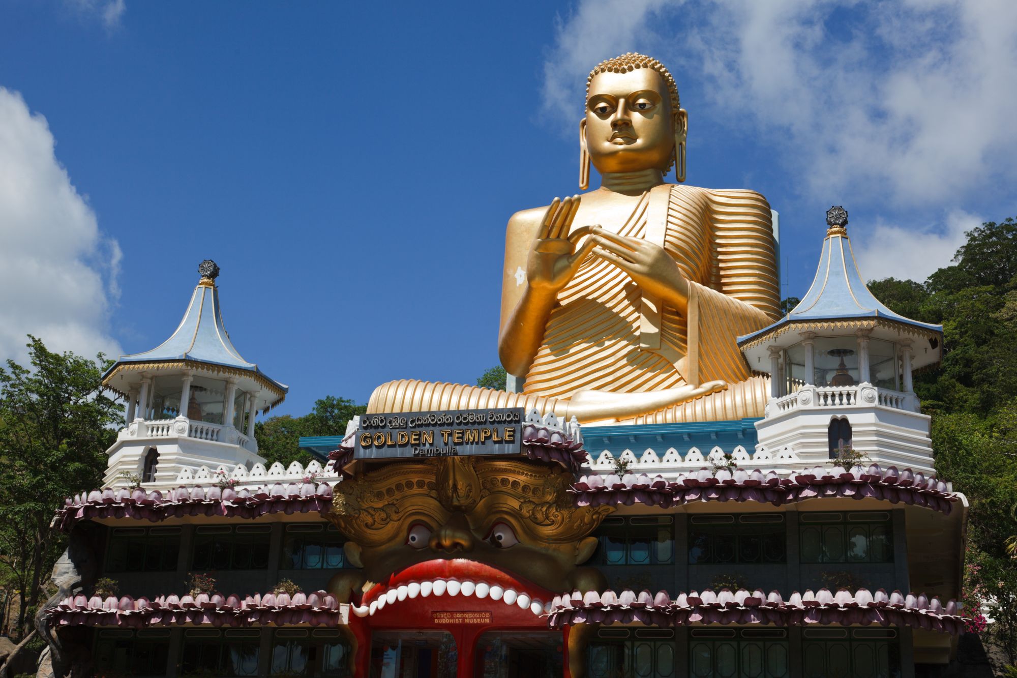 Les hauts lieux du Sri Lanka de Colombo: Dambulla: Golden Buddha