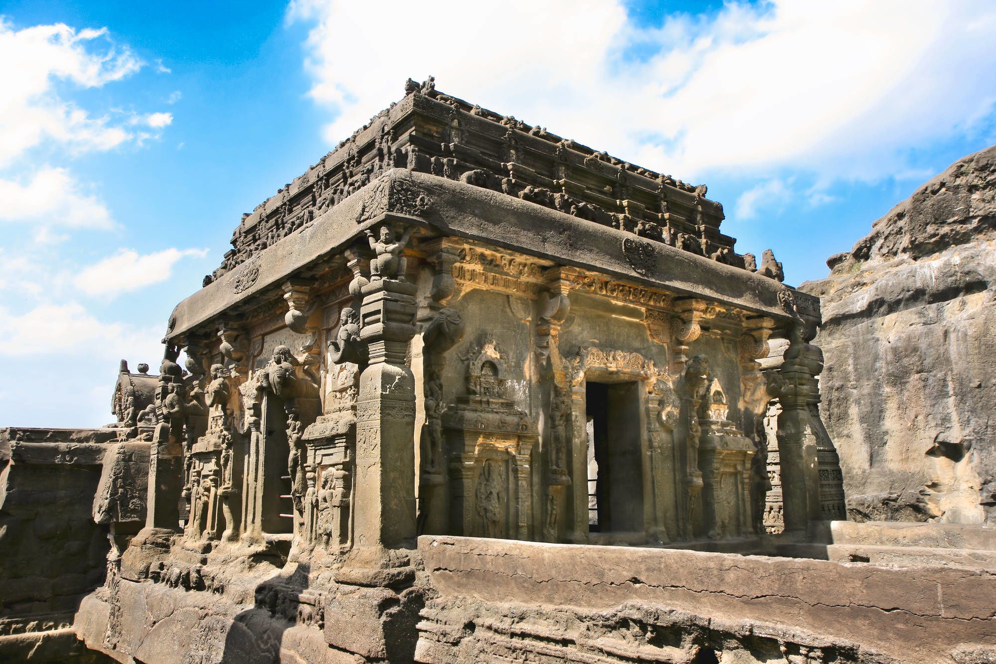 «The Deccan Odyssey» - Les Joyaux du Deccan de Mumbai: Ellora: old temple