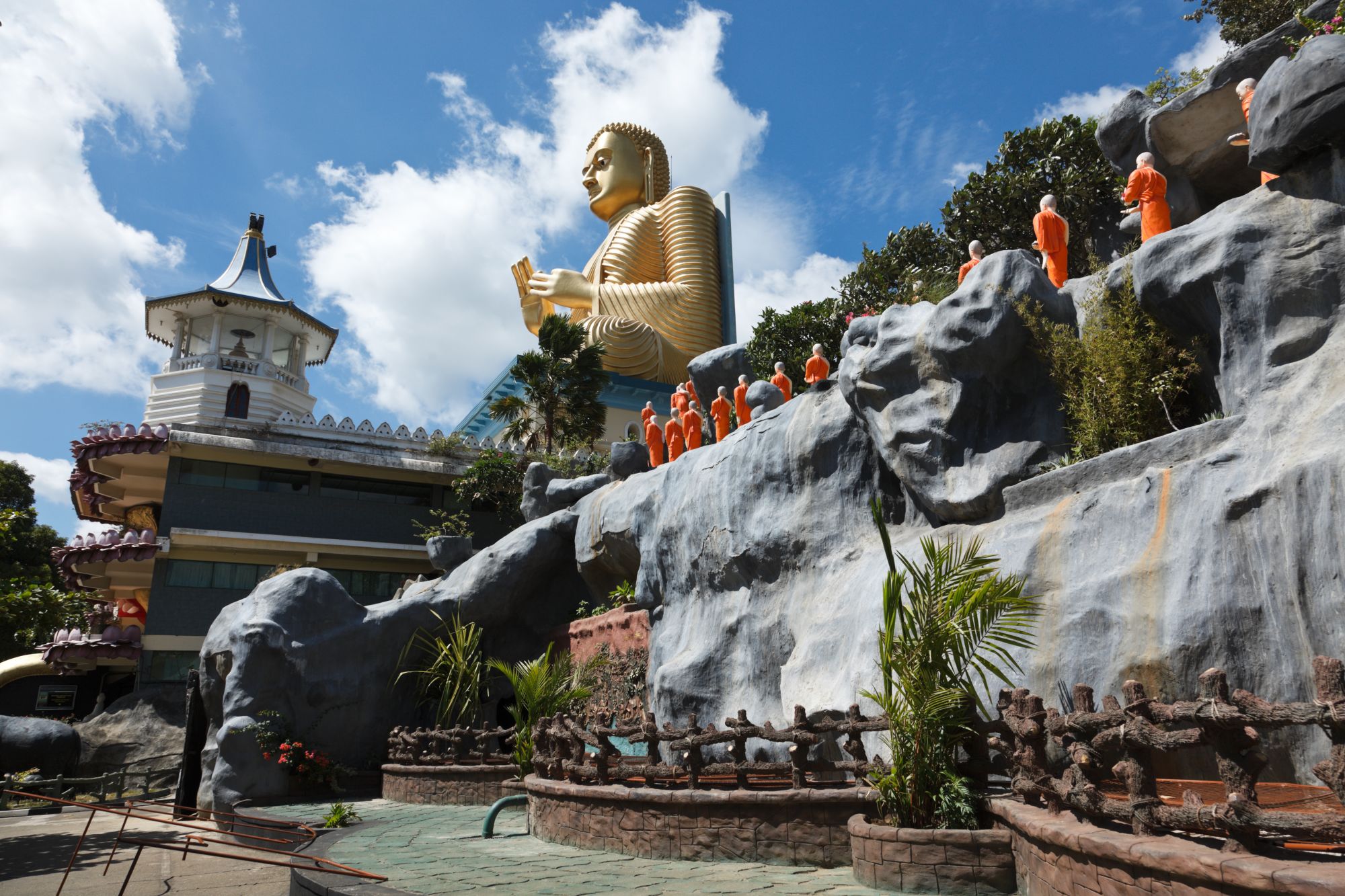 Sri Lanka für Geniesser ab Colombo: Dambulla: Gold Buddha temple  