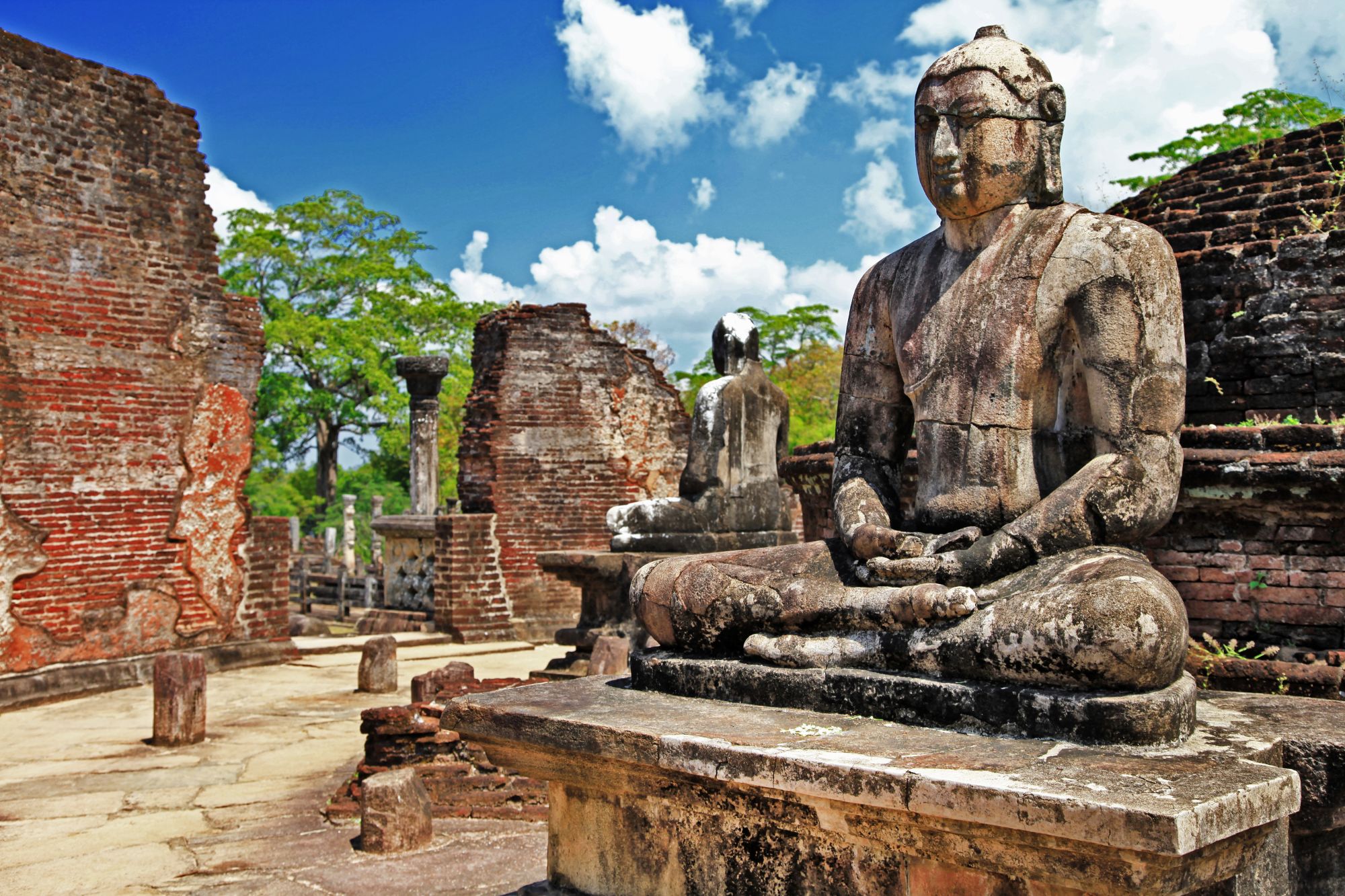 Les hauts lieux du Sri Lanka de Colombo: Polonnaruwa: Buddha in temple
