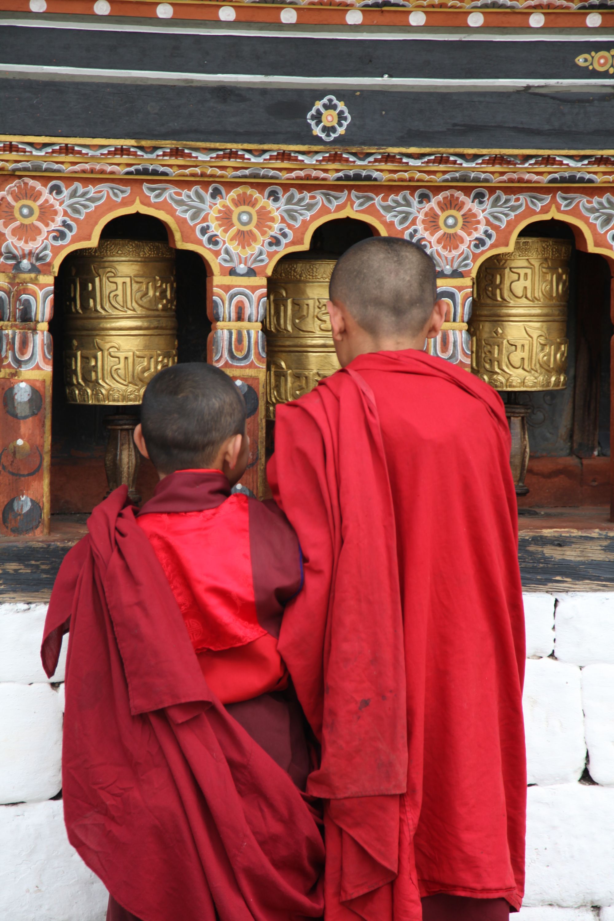 Himalaya Reise für Entdecker ab Bagdogra: Thimphu: young monks