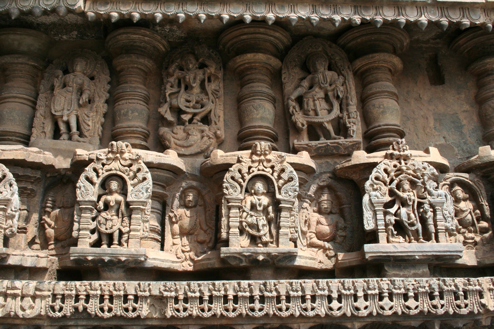 Trésors culturels du Karnataka de Bengaluru: Belur: temple detail