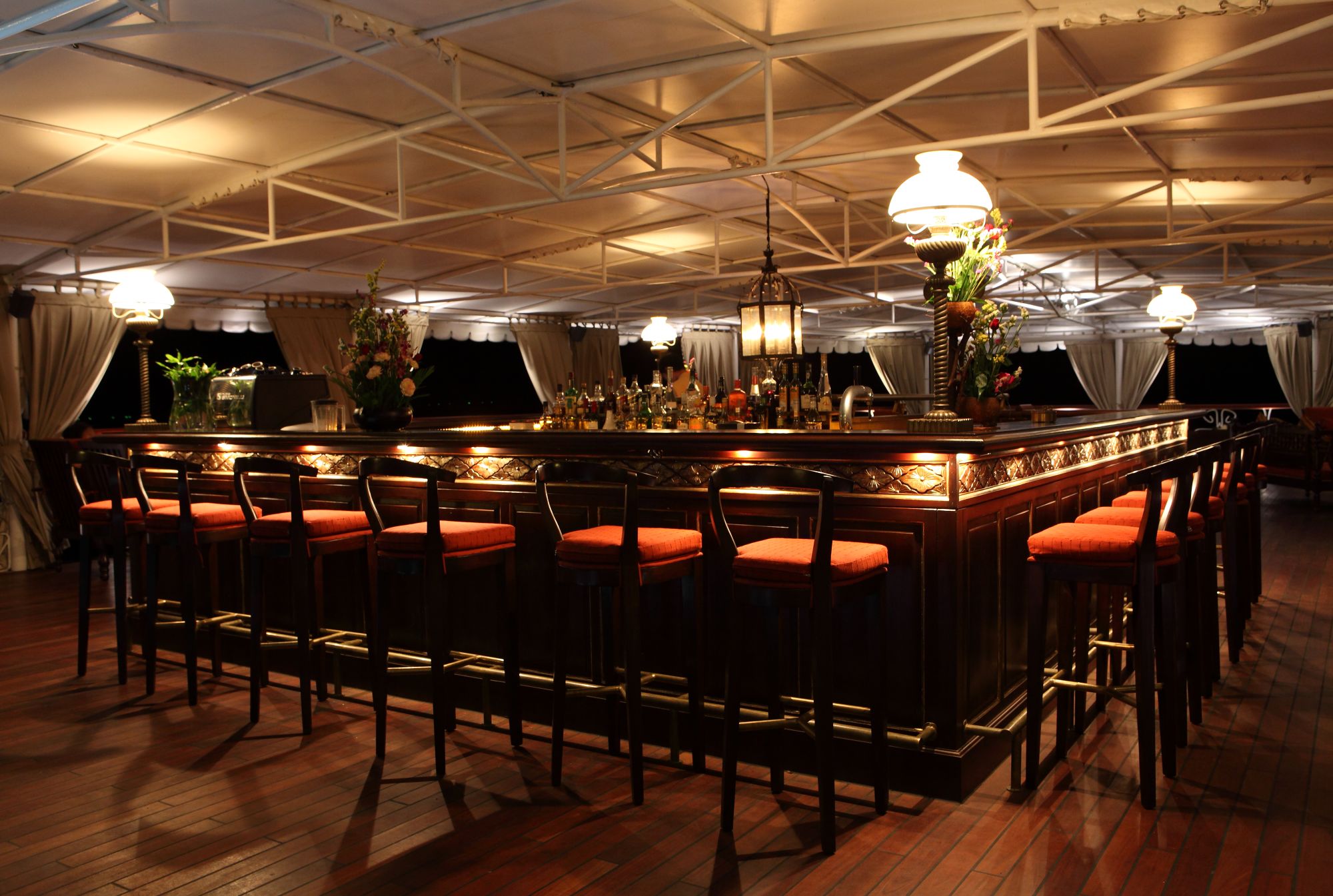Croisière fluviale vers Saigon de Siem Reap: Jayavarman Club 1930 Funnel Bar & Lounge