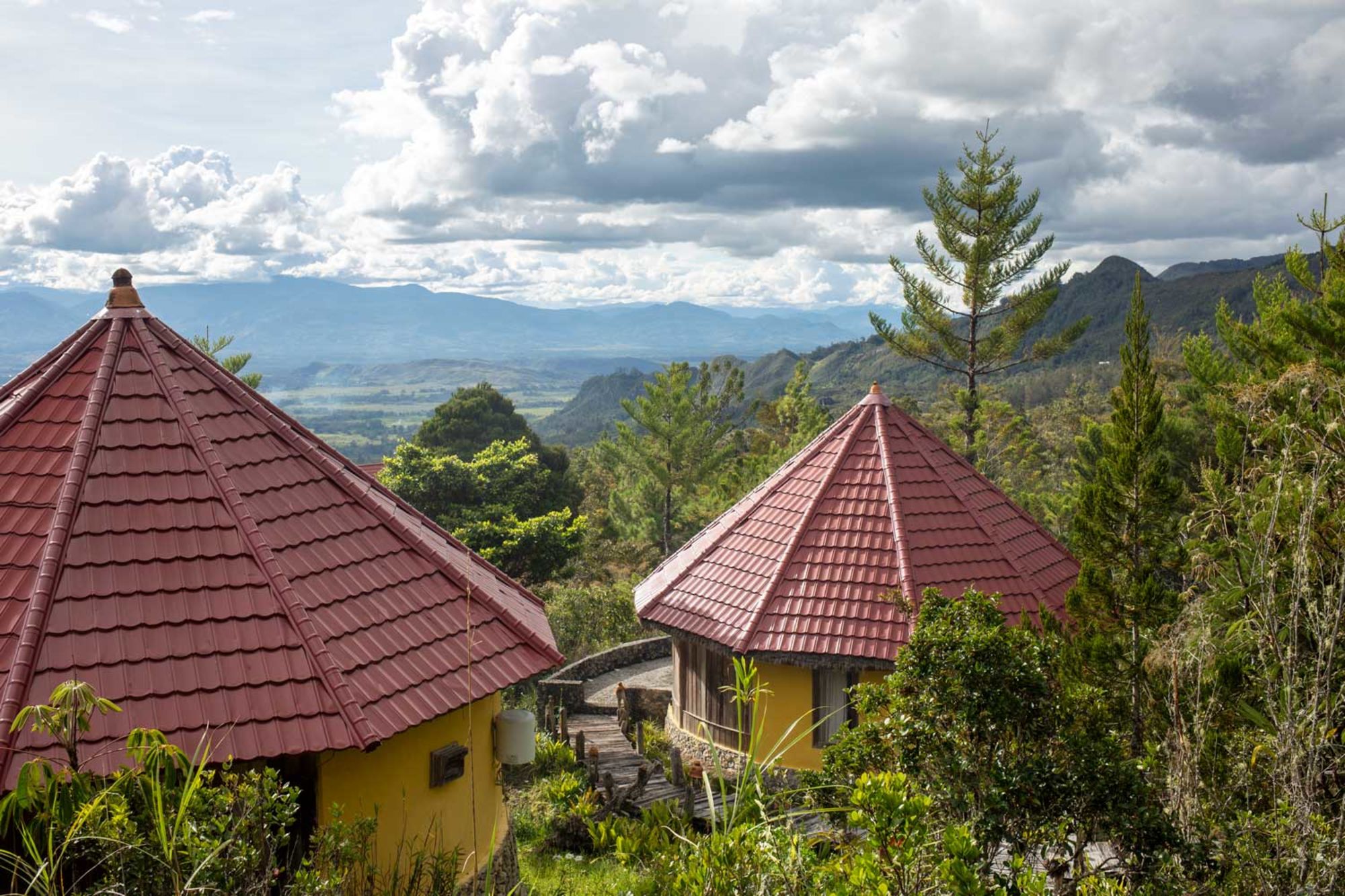 Papua - Reise in eine andere Zeit ab Jayapura: The Baliem Valley Resort | Bungalows with Baliem Valley view