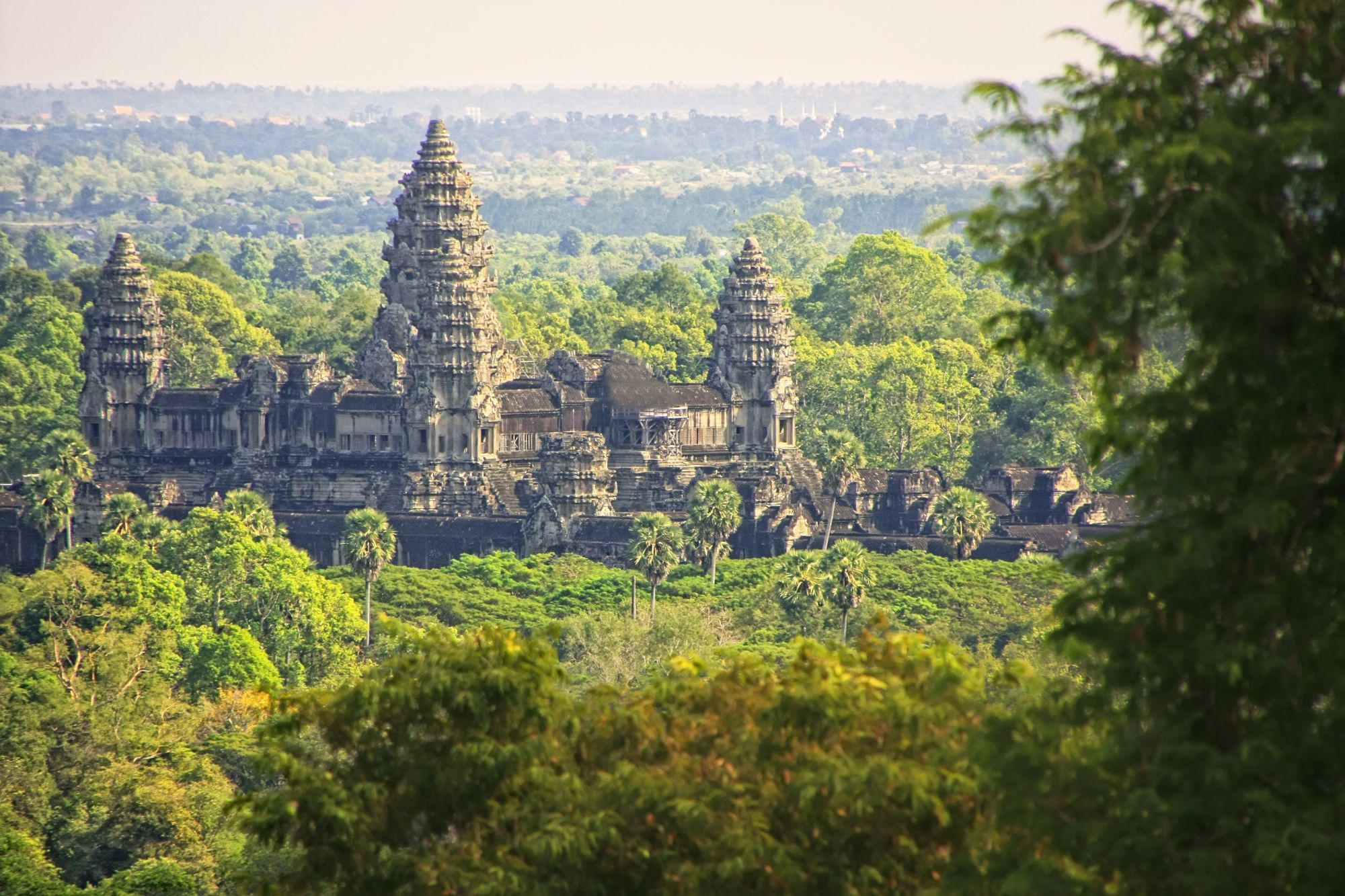 Les hauts lieux du Cambodge de Siem Reap: Siem Reap: Angkor Wat from the distance