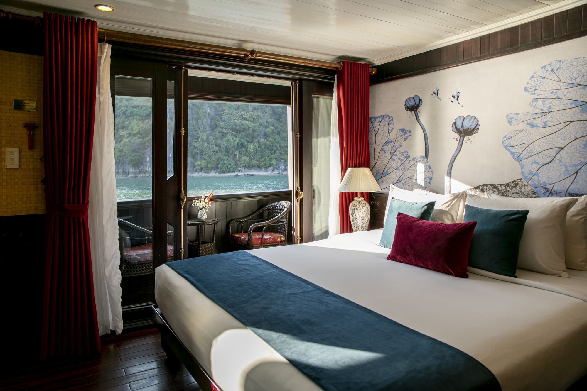 Croisières dans la baie de Halong avec le bâteau privé «Legend Halong» de Hanoi: room: Bhaya Legend 3-Cabin