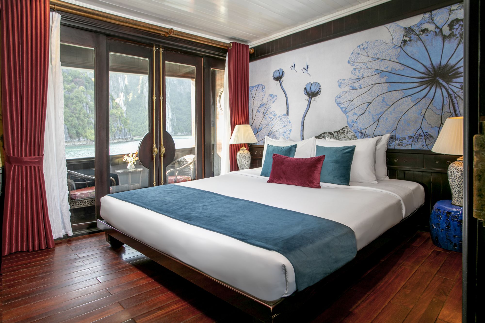 Croisières dans la baie de Halong avec le bâteau privé «Legend Halong» de Hanoi: room: Bhaya Legend 3-Cabin