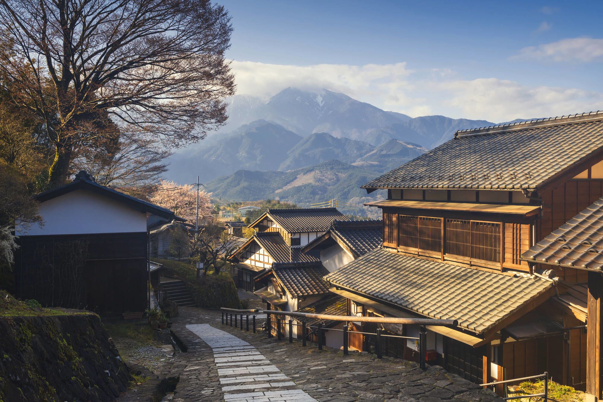Kontrastreiches Japan ab Tokio: Magome town in Kiso valley