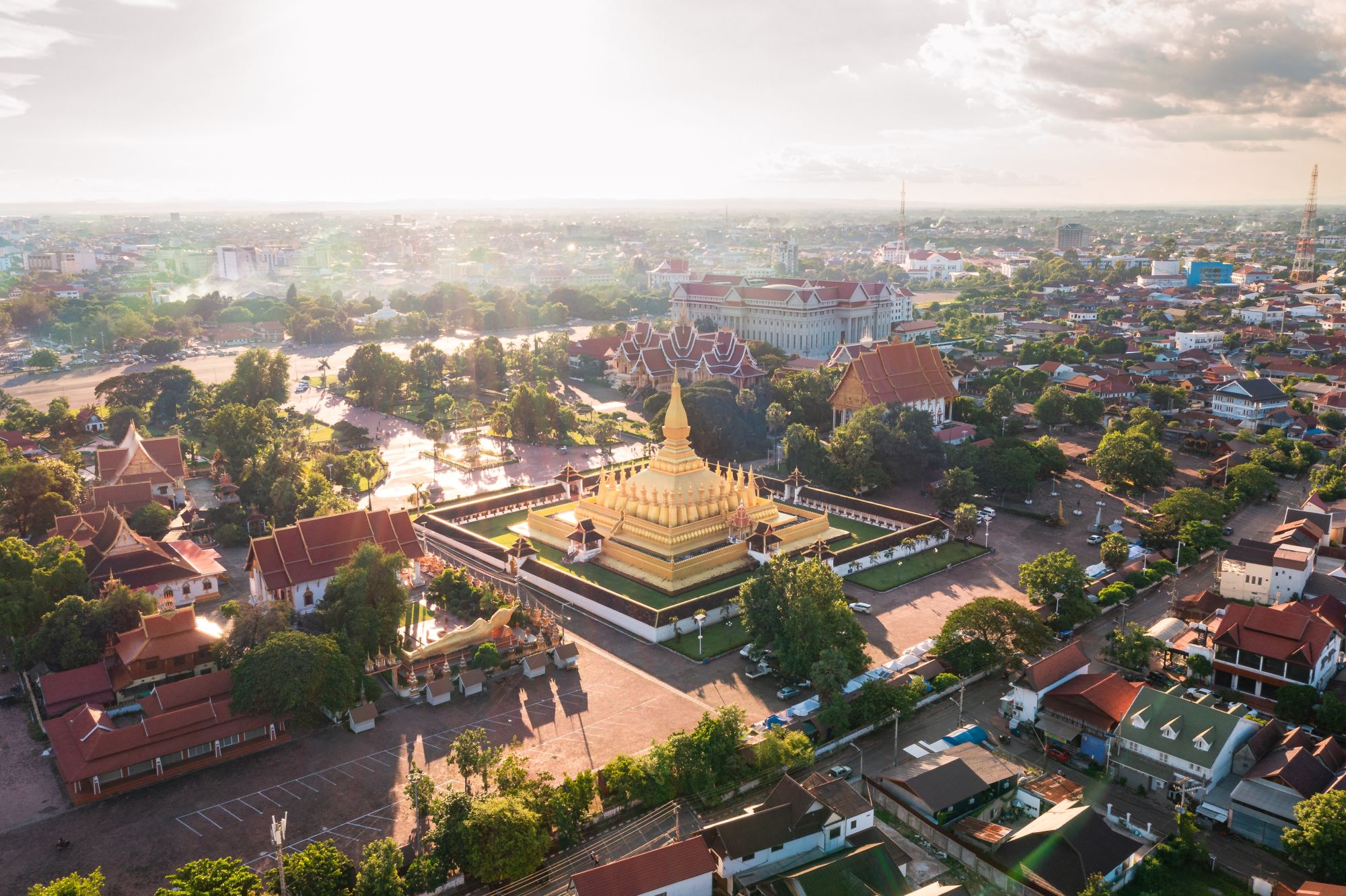 Découverte intense du Laos de Vientiane: Wat That Luang golden stupa