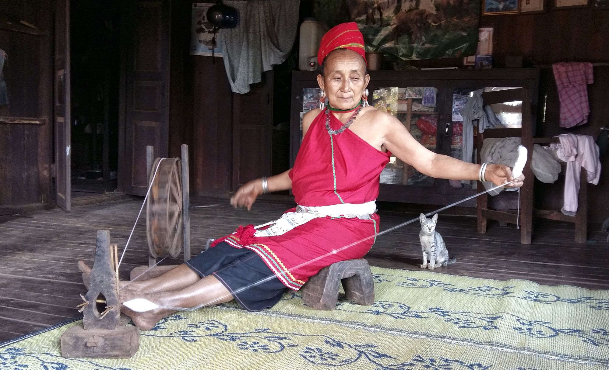 Kayah – un voyage dans un monde secret de Lac Inle: Daw Ta Ma Gyi (2)