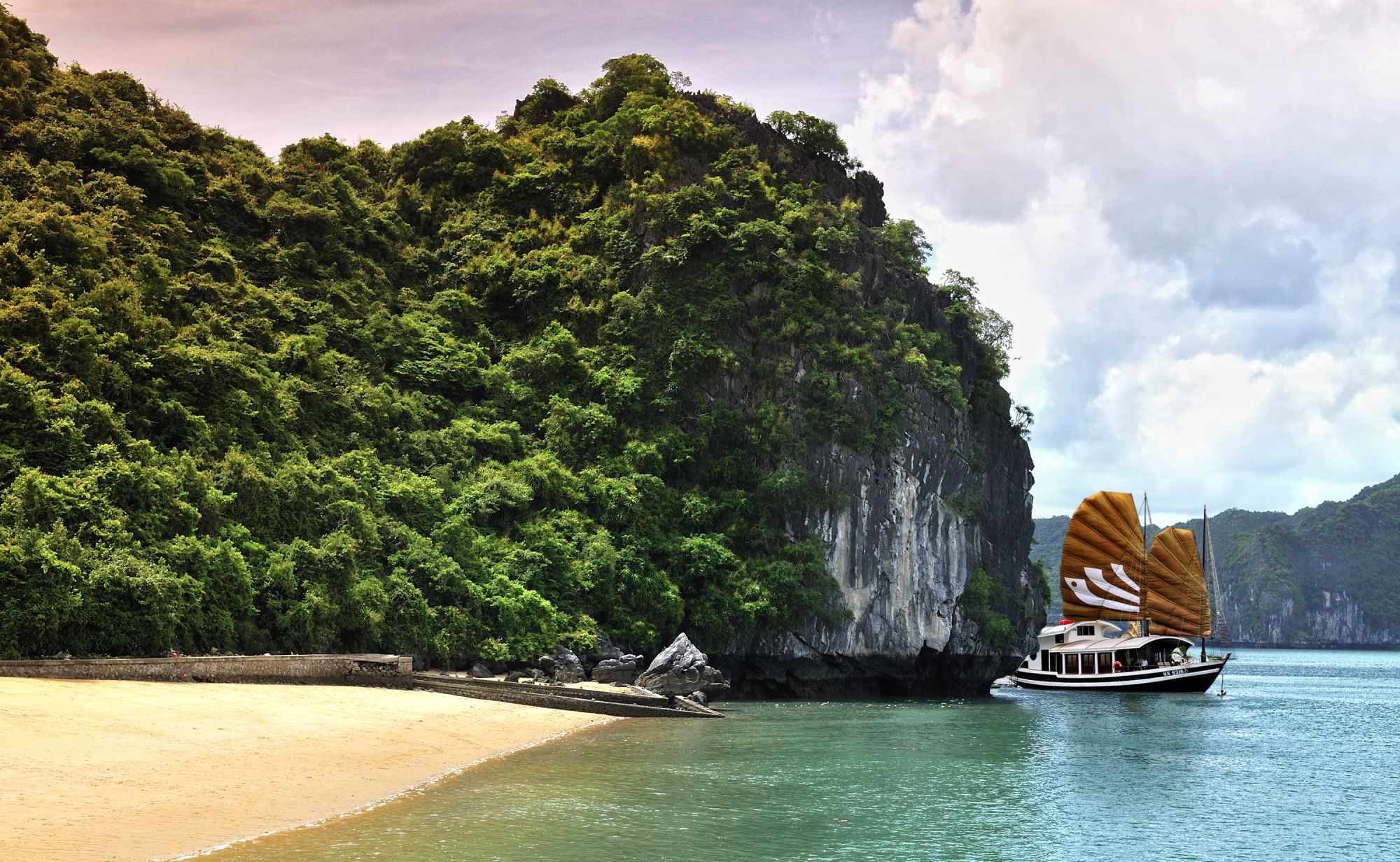Croisières dans la baie de Halong avec le bâteau privé «Legend Halong» de Hanoi: Bhaya-Legend-I-2