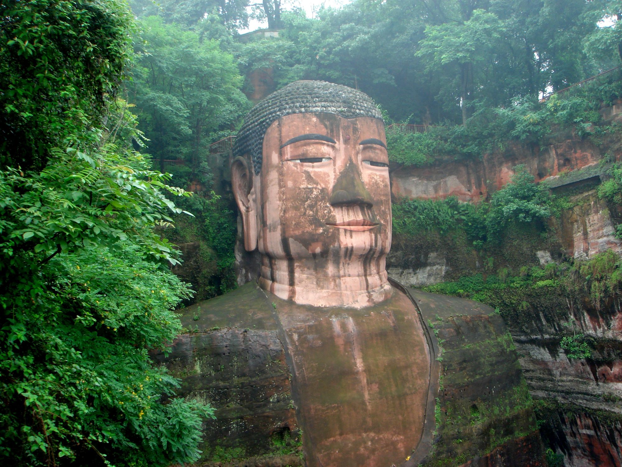 Avec le train du Tibet sur le toit du monde de Pékin: Leshan Dafo