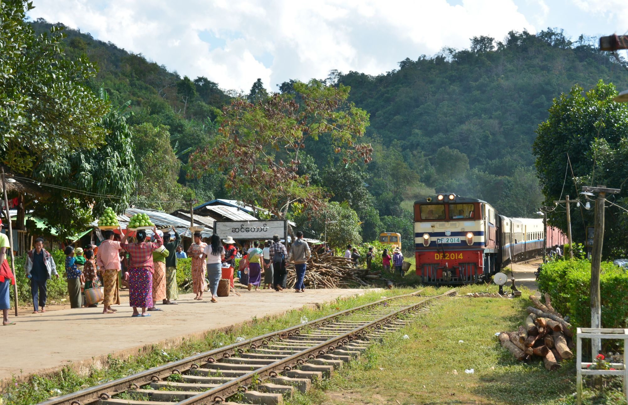 Randonnées dans le pittoresque Etat Shan (4 jours) de Lac Inle: Beautiful Train and Community Trails