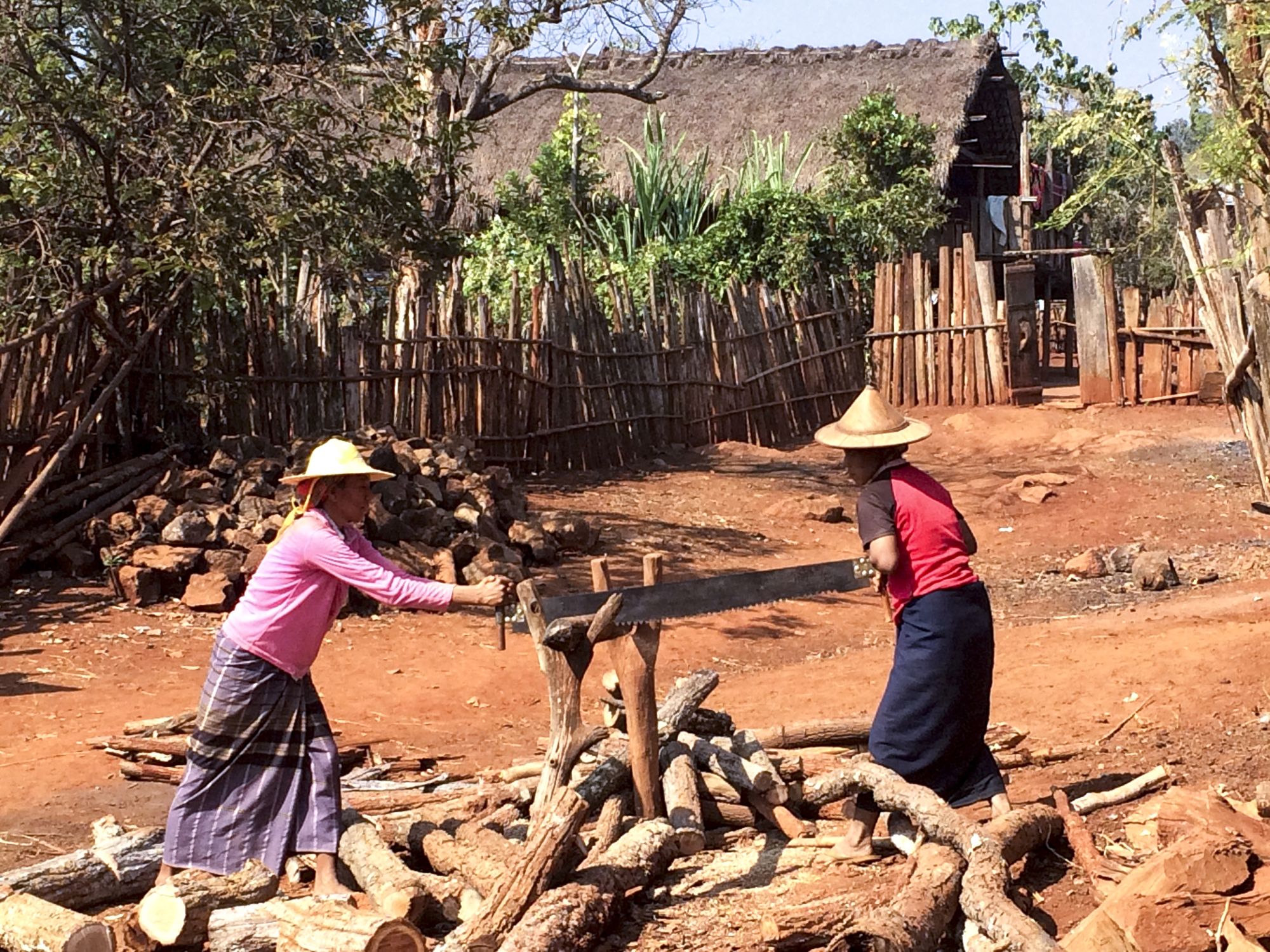 Kayah – un voyage dans un monde secret de Lac Inle: Daw Ta Ma Gyi (4)