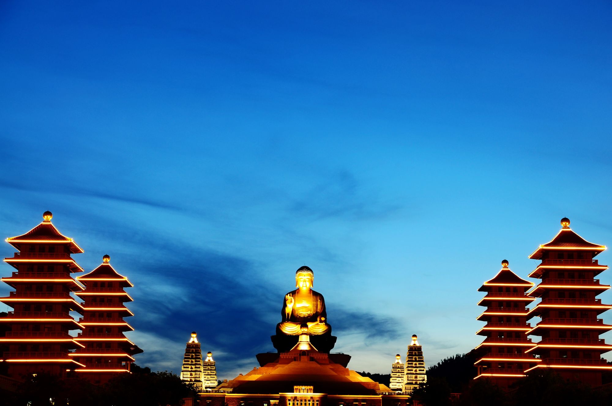 Circuit en voiture de location Taïwan de Taipei: Kaohsiung: Buddha temple