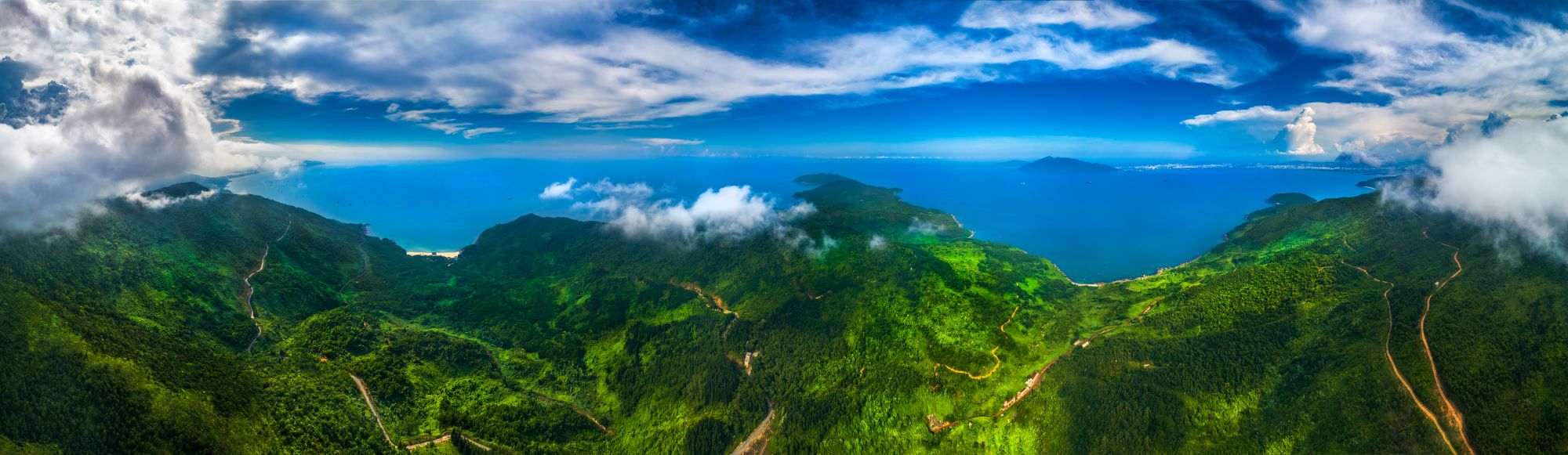 L'éclat du Vietnam - de Hanoï à Saigon de Hanoi: Hai Van Pass between Danang and Hue