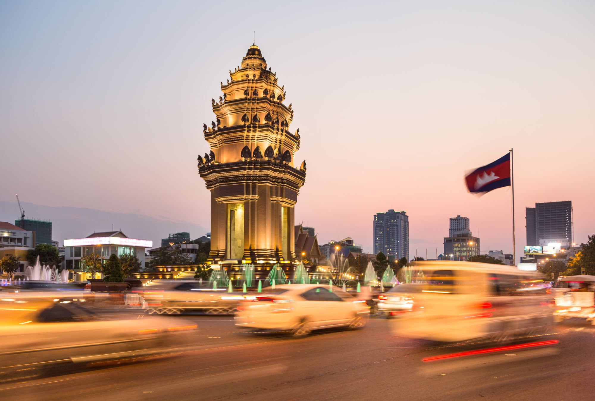 Grenzenlose Faszination ab Siem Reap: Phnom Penh Independence monument