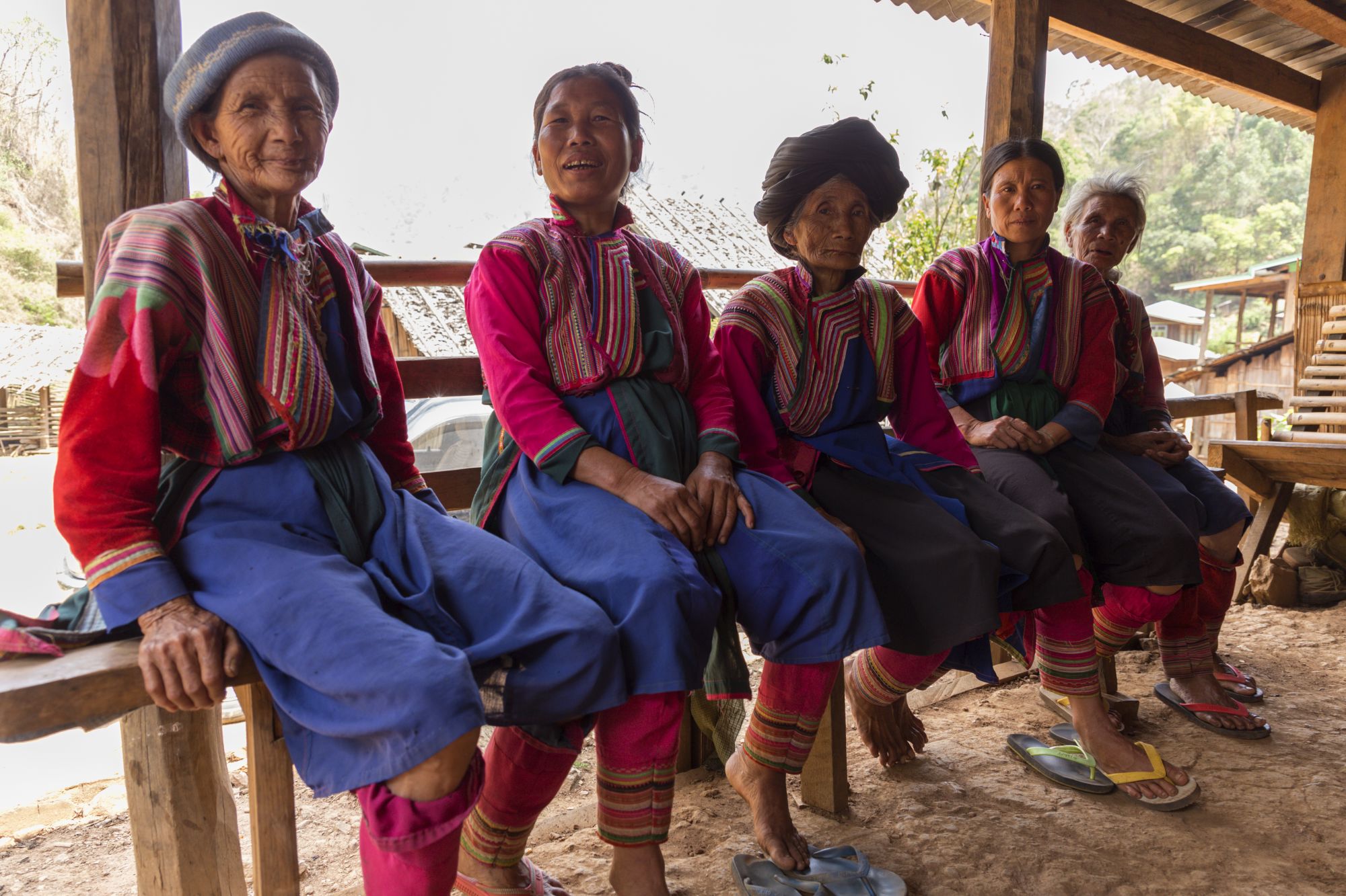 Le Myanmar authentique de Yangon: Sagar Lake Lisu Women with traditional clothes