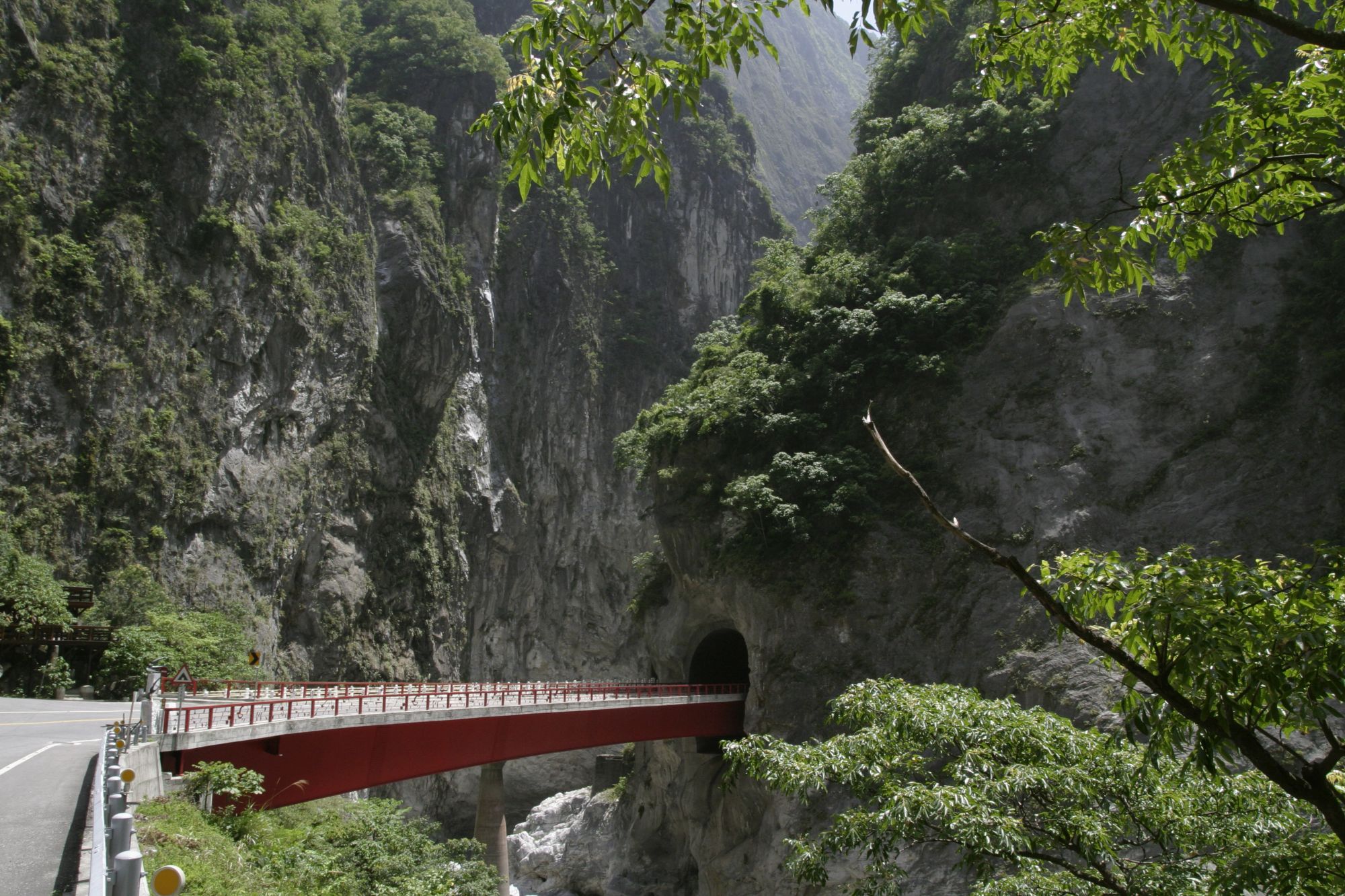 Circuit en voiture de location Taïwan de Taipei: Swallow Grotto (Yanzihkou) Taroko National Park