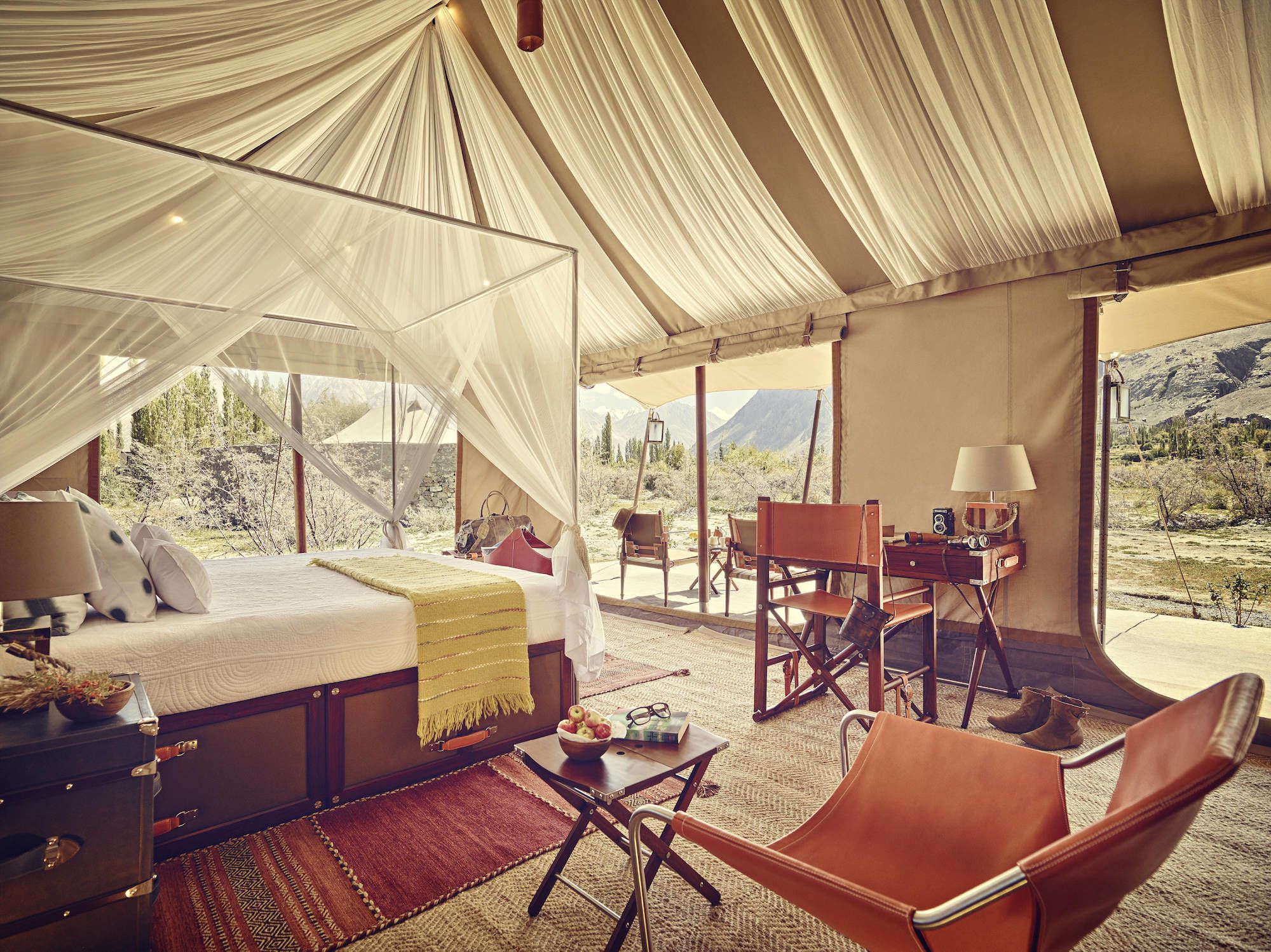 Le Ladakh luxueux de Leh: nubra tent exterior interior