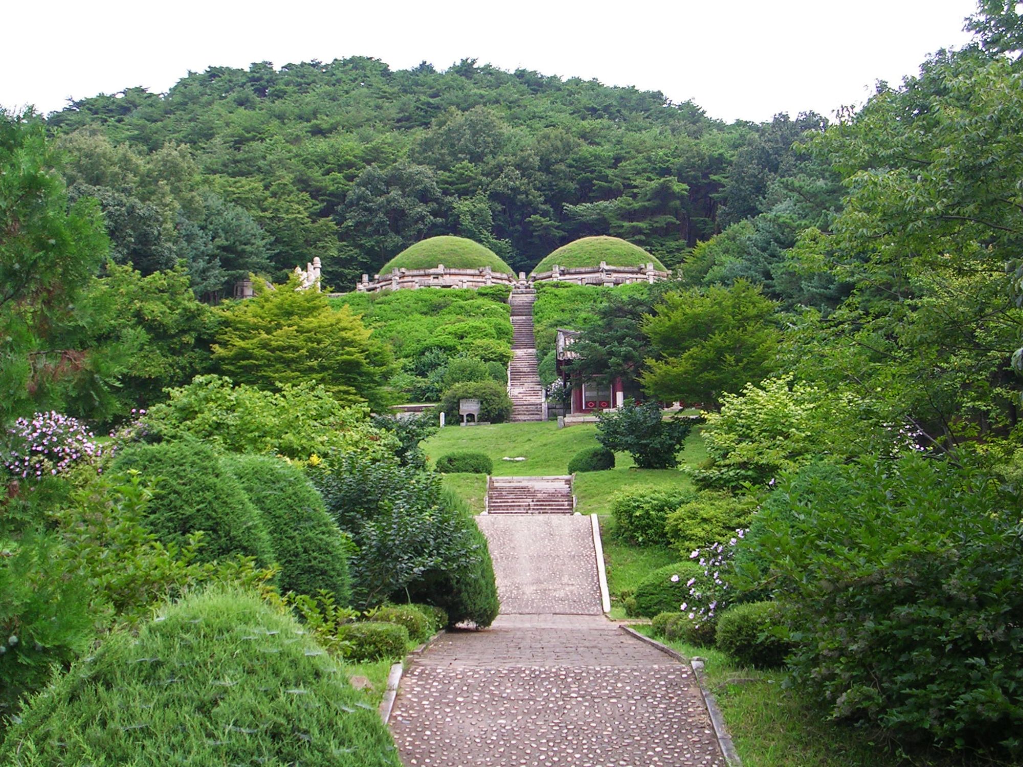 Circuit compact en Corée du Nord de Pyongyang: Kaesong Hyonjongrung Royal Tomb