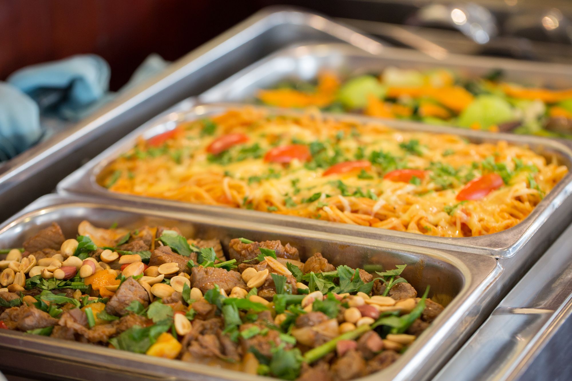 Halong Bucht Kreuzfahrten mit «Bhaya Classic» ab Hanoi: f&b: Buffet Lunch