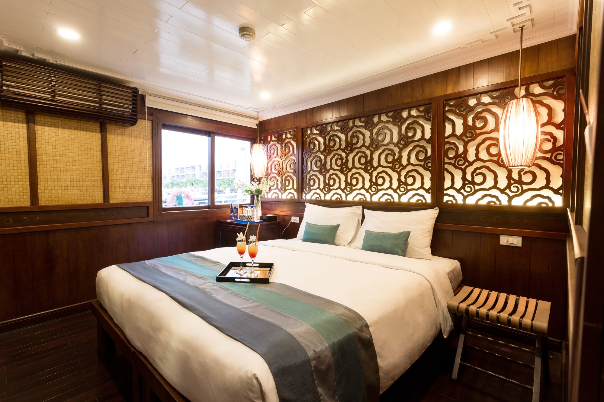 Halong Bucht Kreuzfahrten mit «Bhaya Classic» ab Hanoi: room: Deluxe Cabin