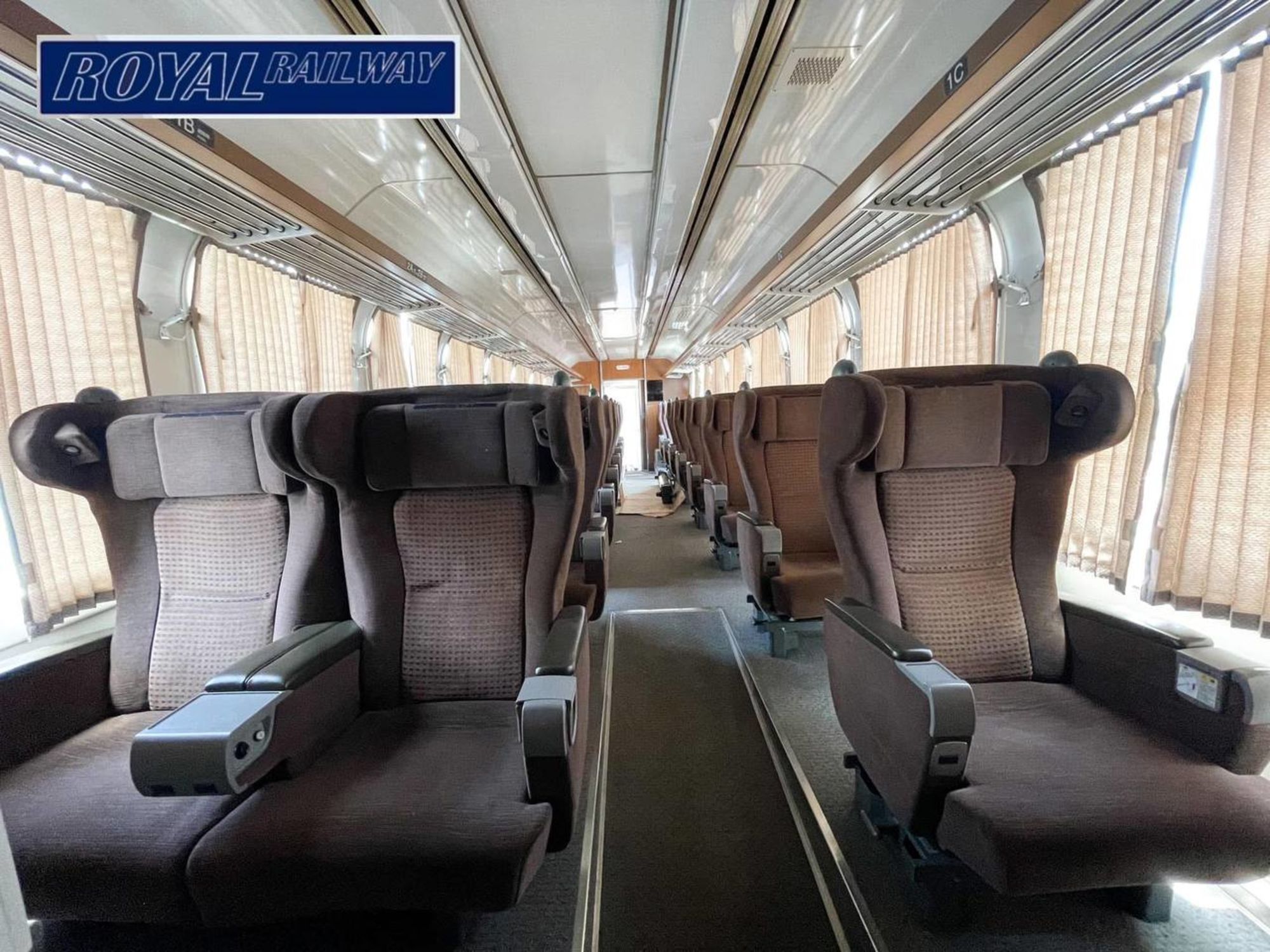 Pfeffriges Kampot ab Phnom Penh: First class section of the train